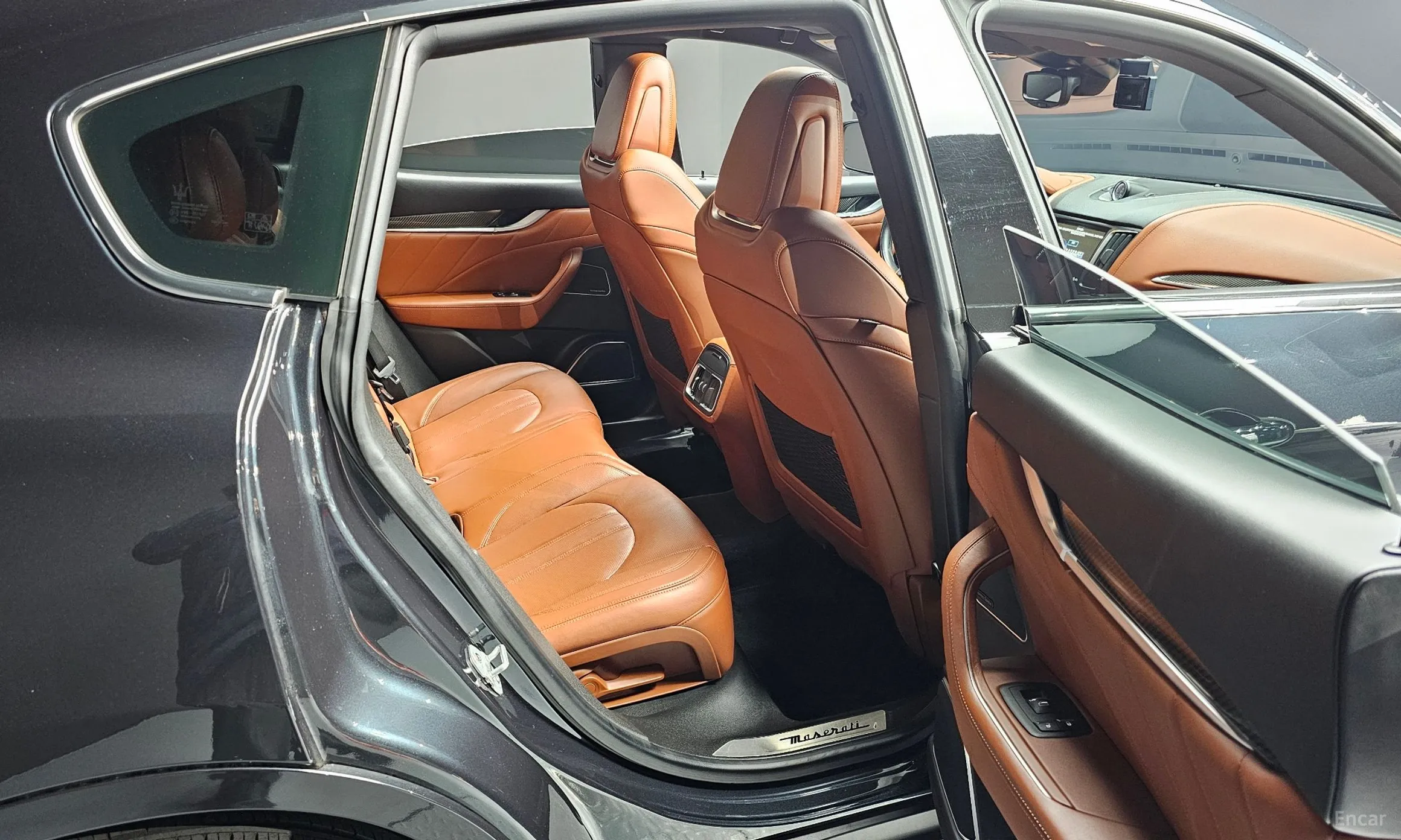 Maserati Levante превью 12