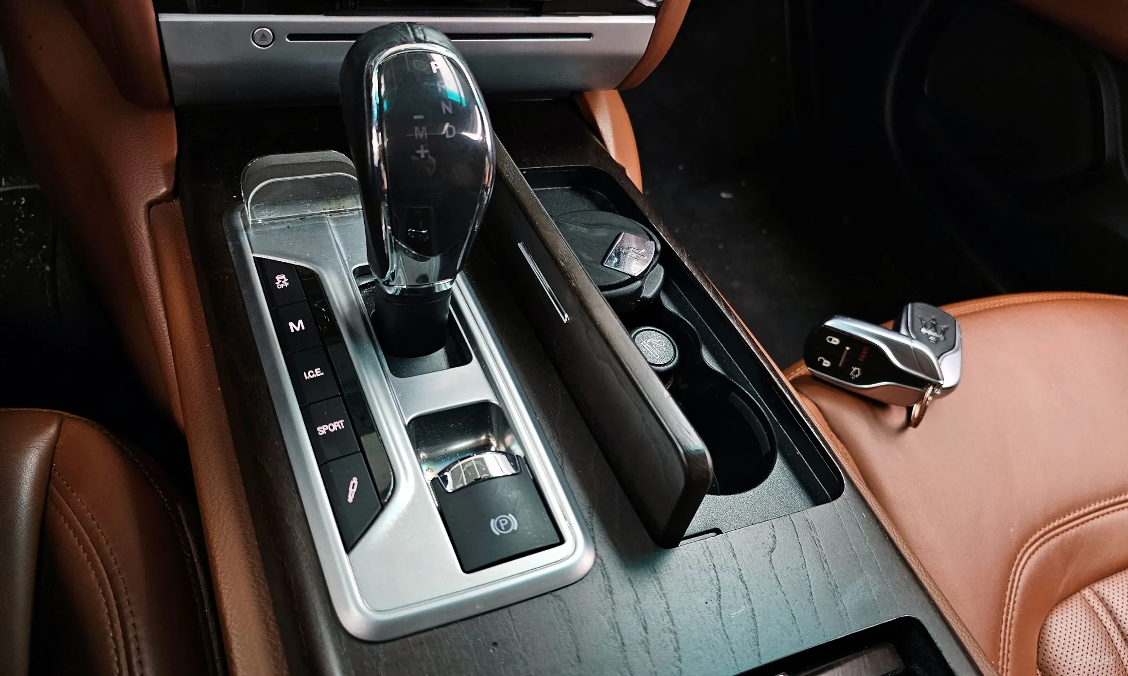 Maserati Quattroporte превью 9