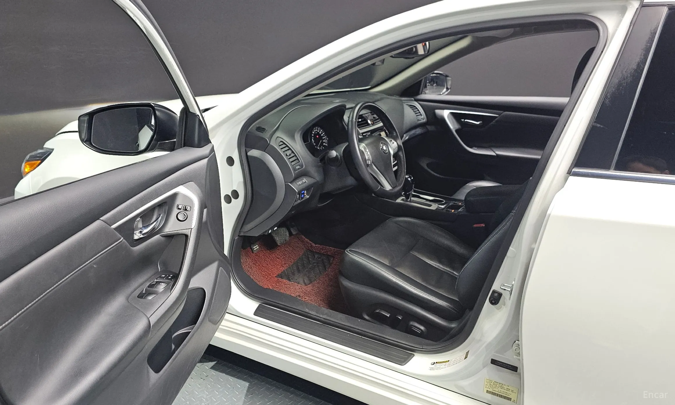 Nissan Altima превью 10