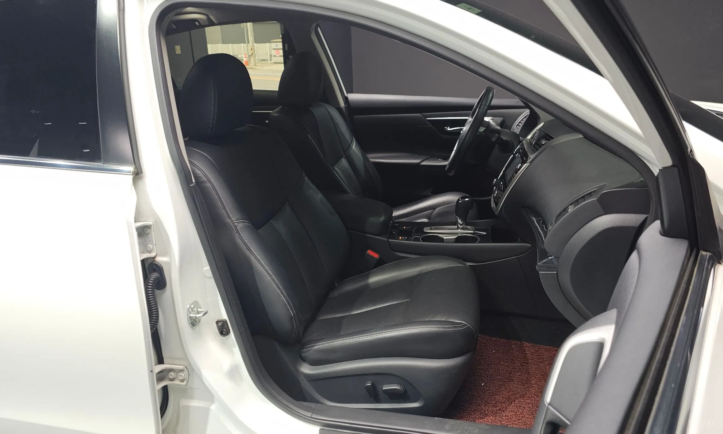 Nissan Altima превью 11