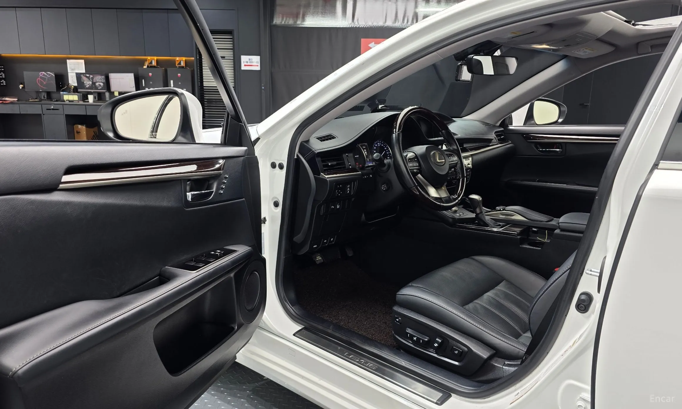 Lexus New ES300h превью 10