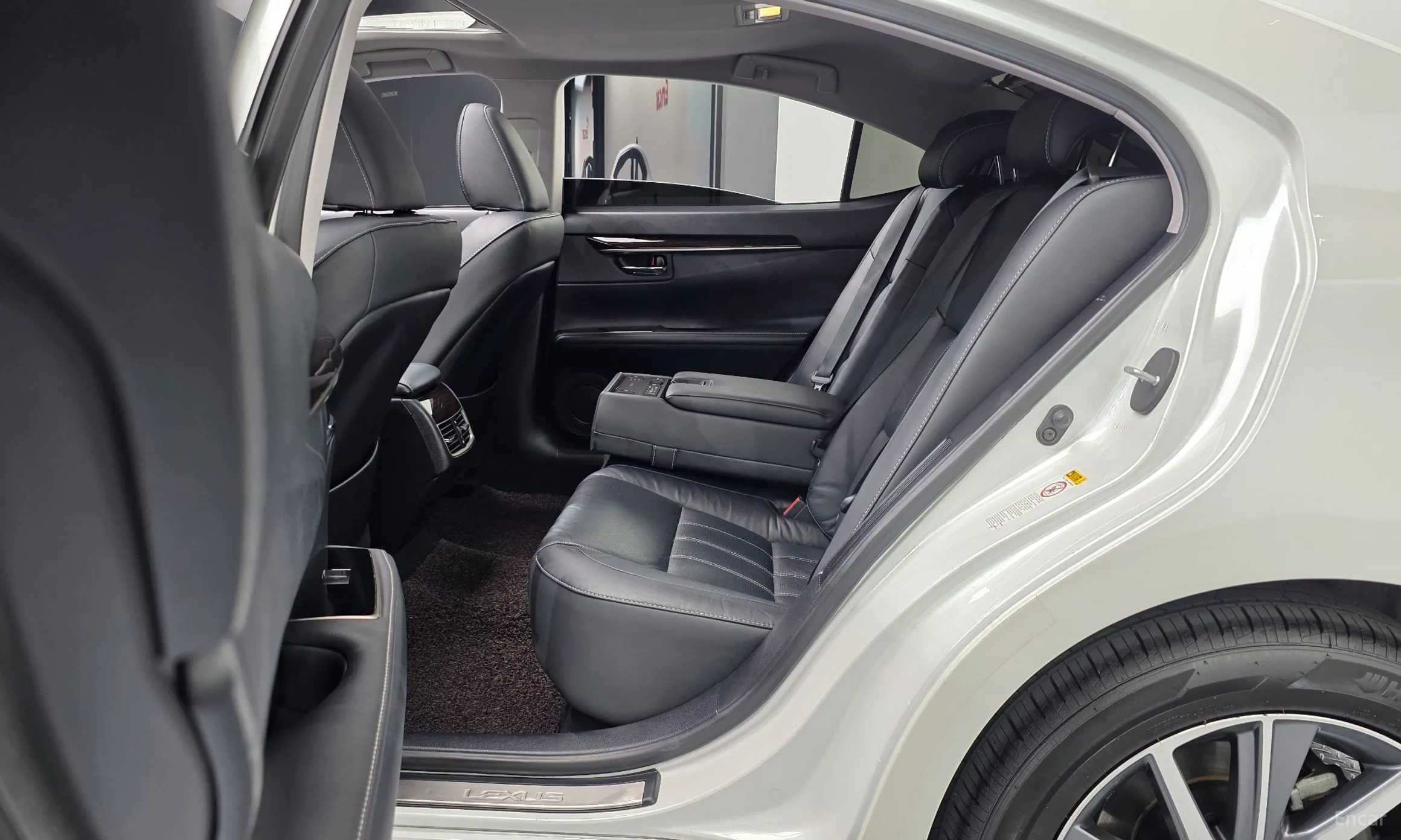 Lexus New ES300h превью 12