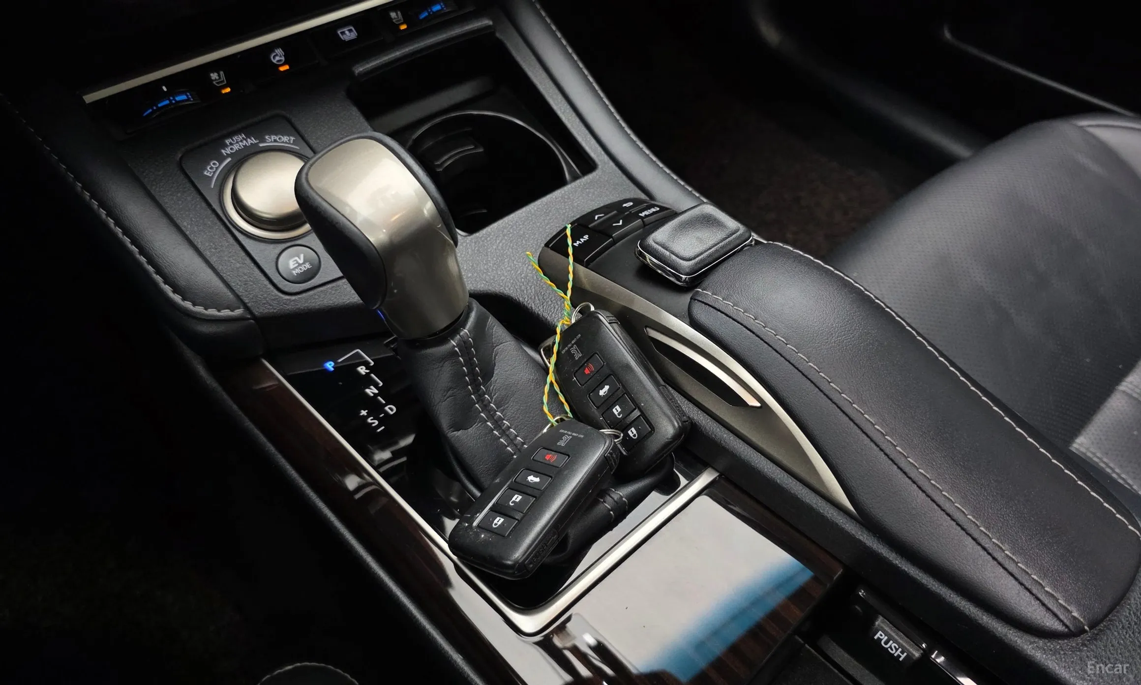 Lexus New ES300h превью 9