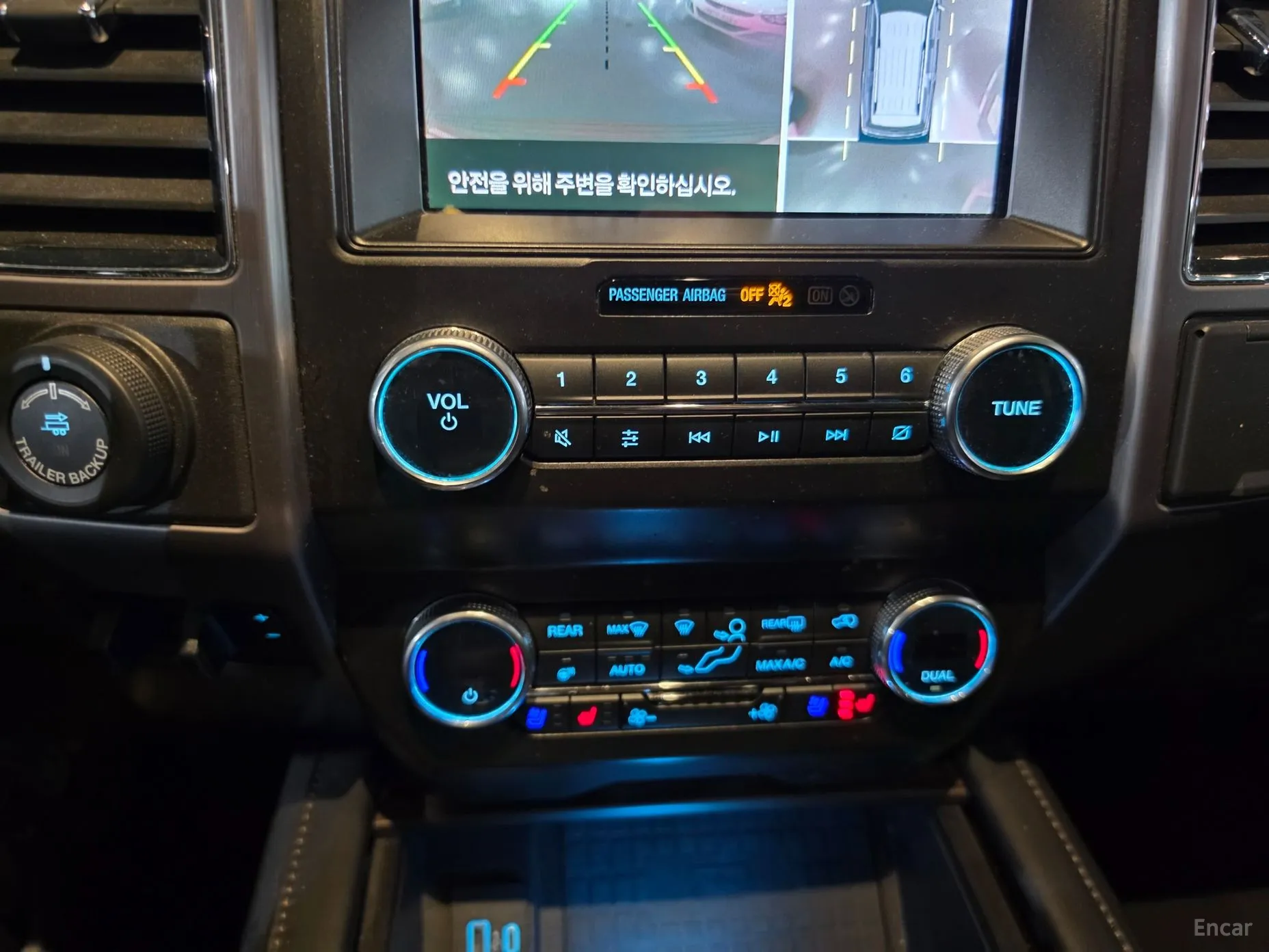Ford Expedition превью 19