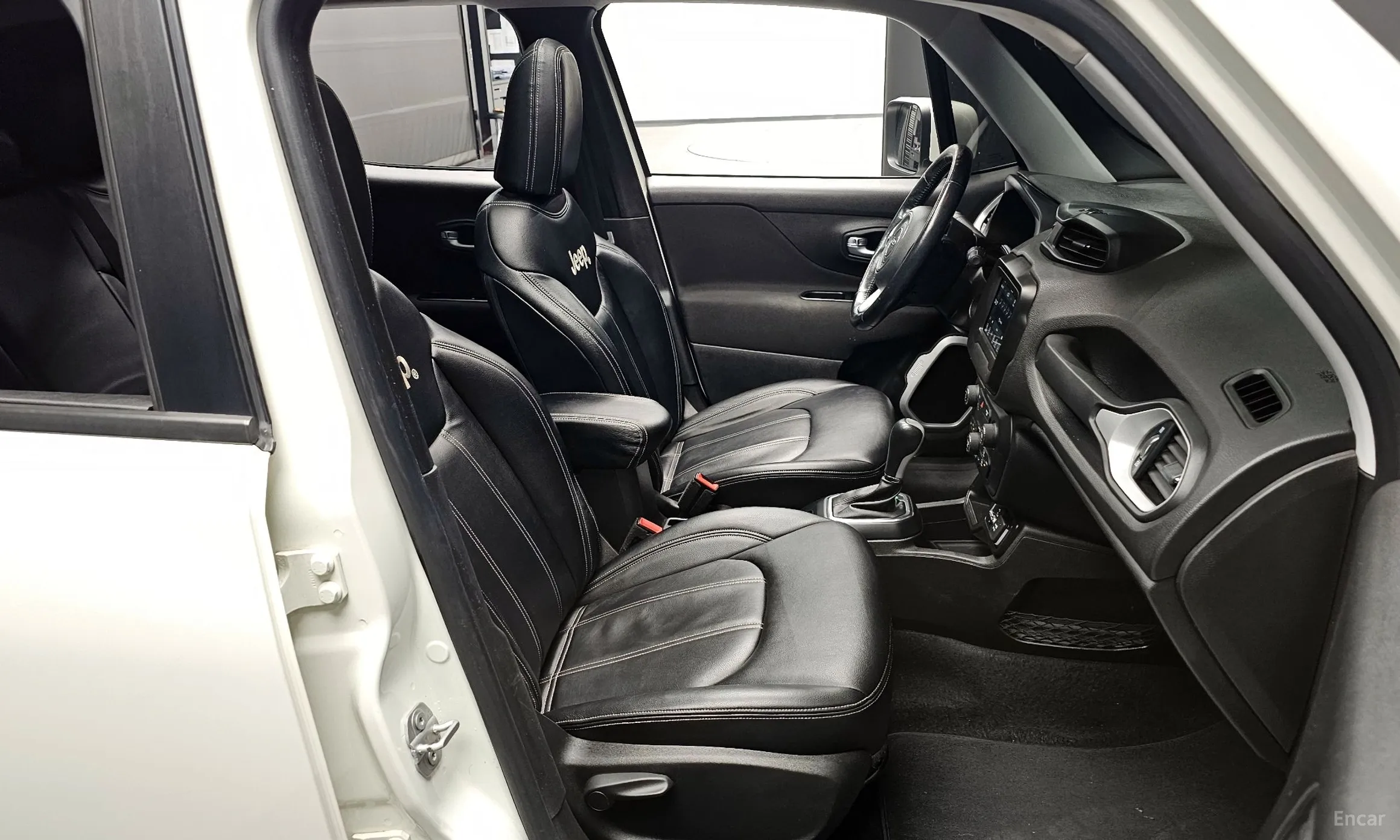 Jeep Renegade превью 10