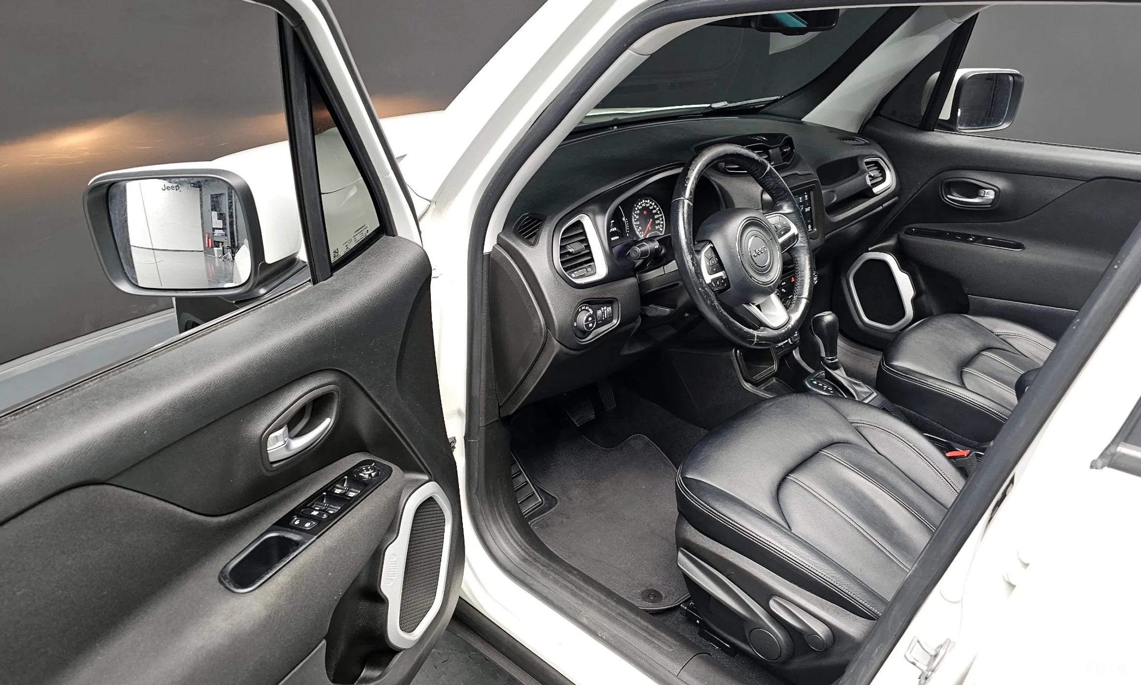 Jeep Renegade превью 12