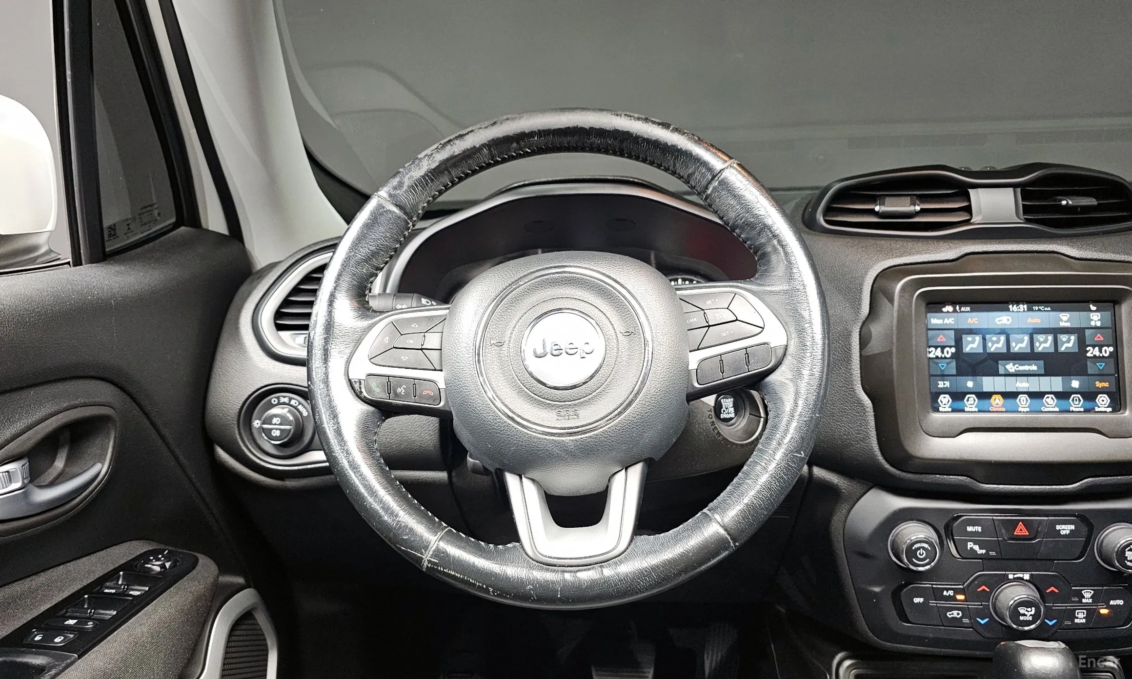 Jeep Renegade превью 13