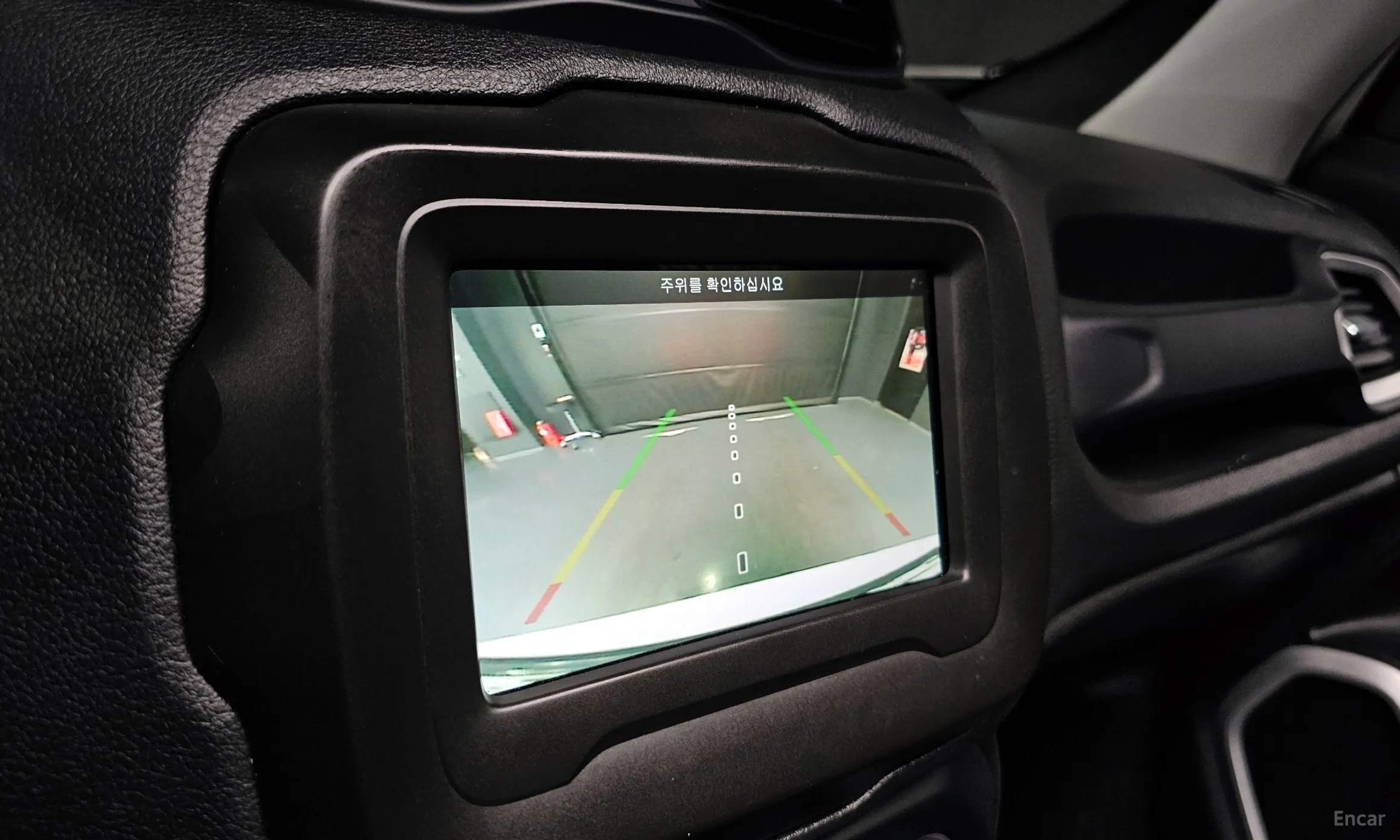 Jeep Renegade превью 15