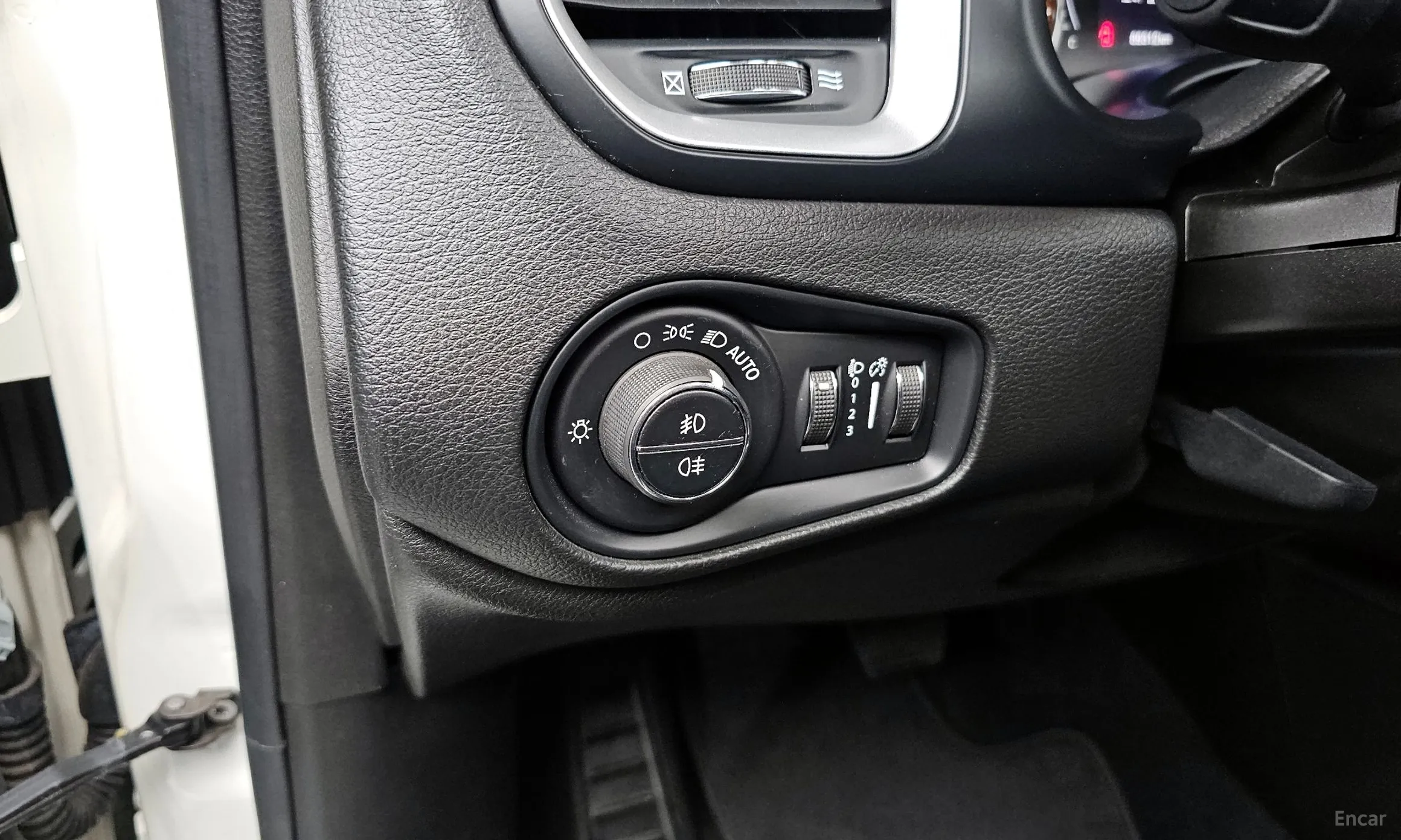 Jeep Renegade превью 17