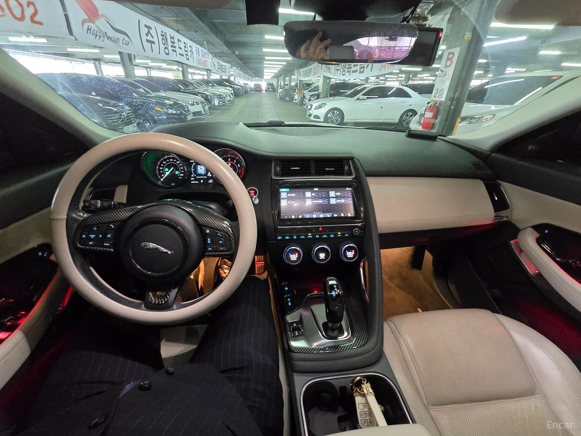 Jaguar E-PACE превью 10