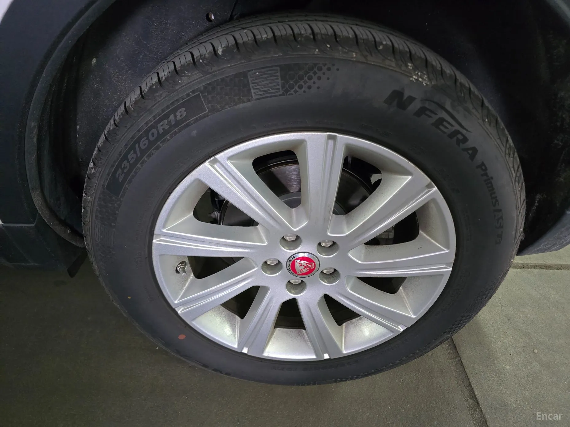 Jaguar E-PACE превью 8