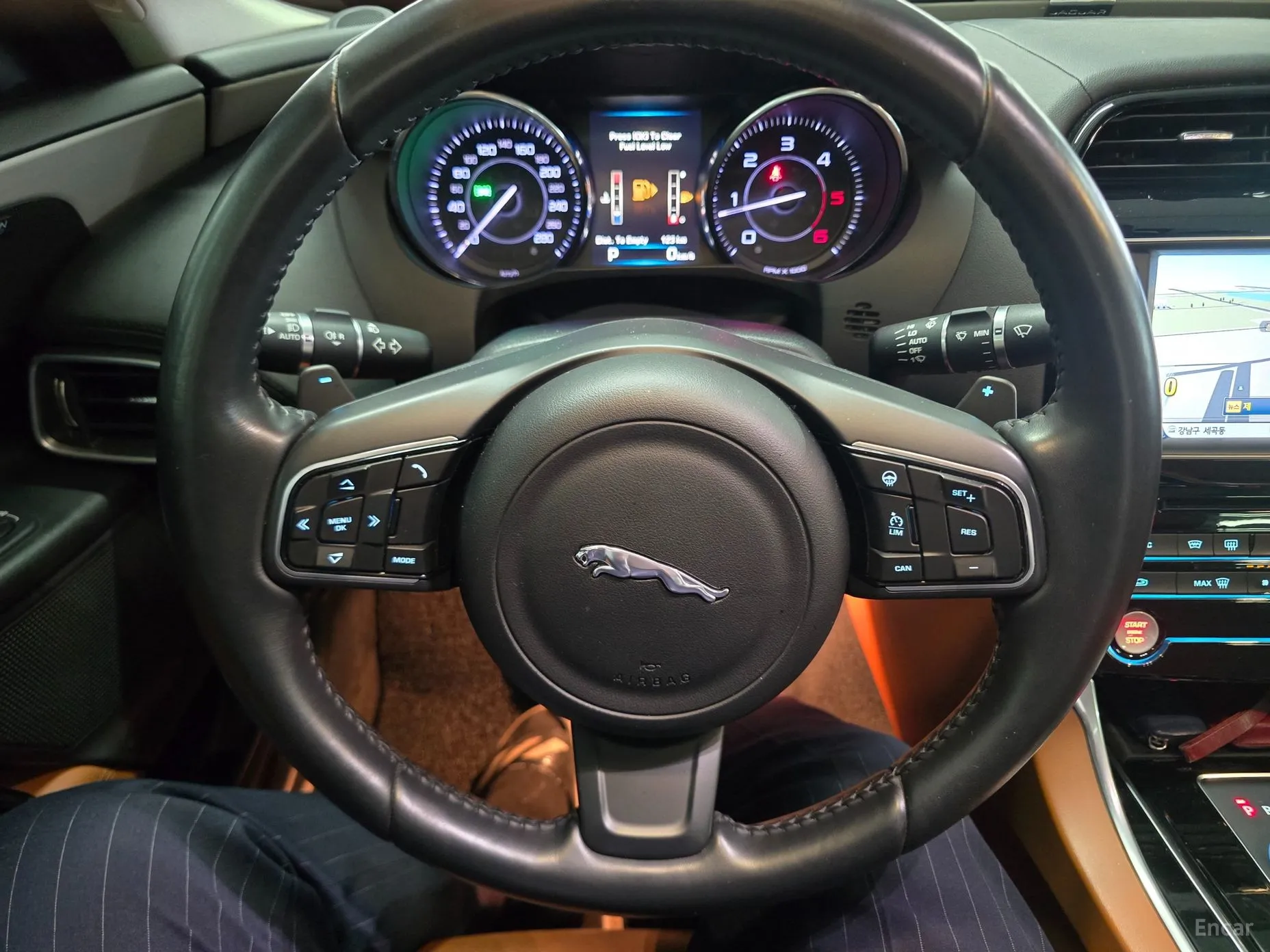 Jaguar XE превью 16