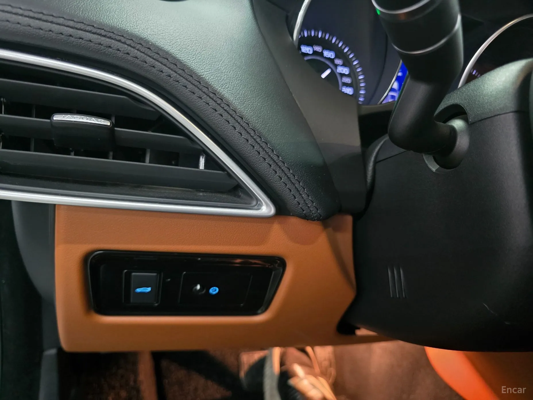 Jaguar XE превью 18