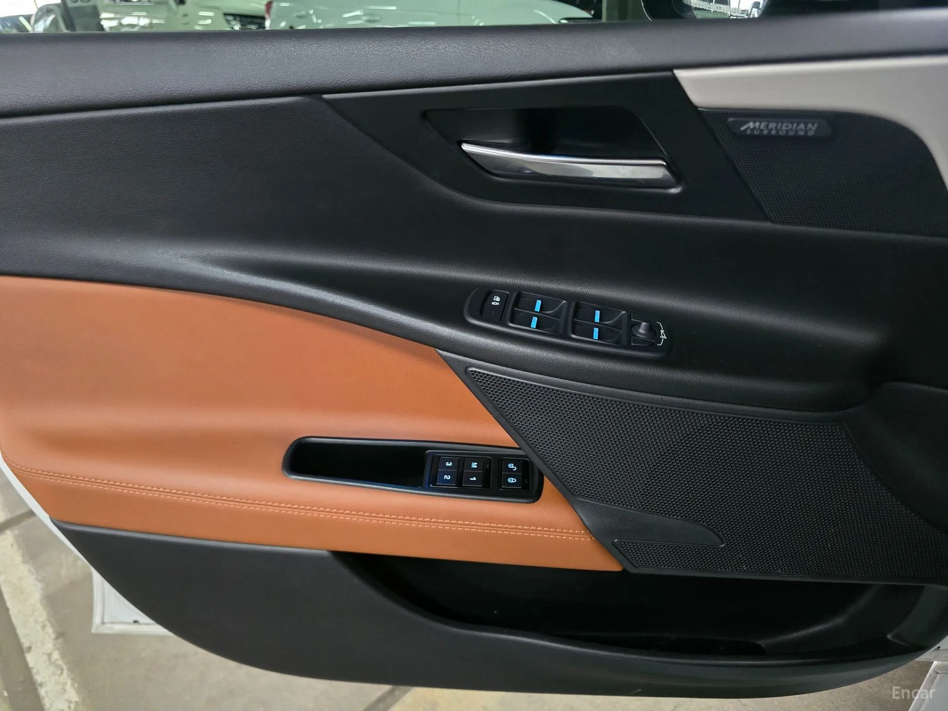 Jaguar XE превью 19