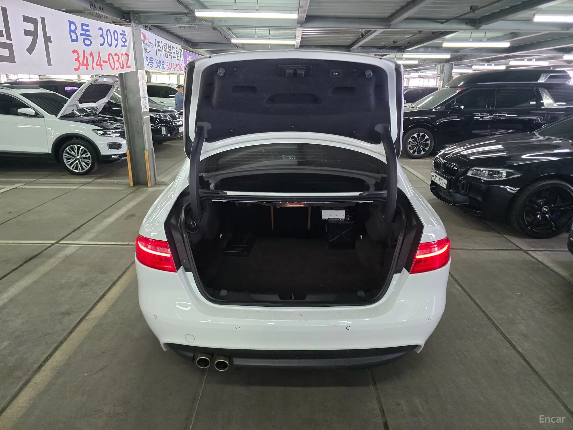 Jaguar XE превью 5