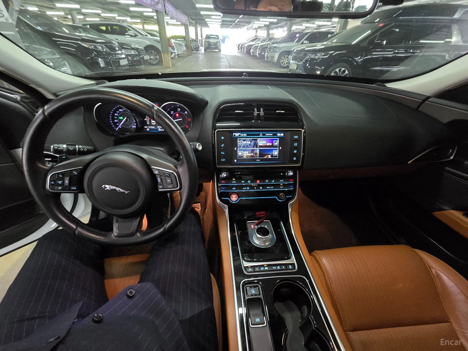 Jaguar XE превью 9