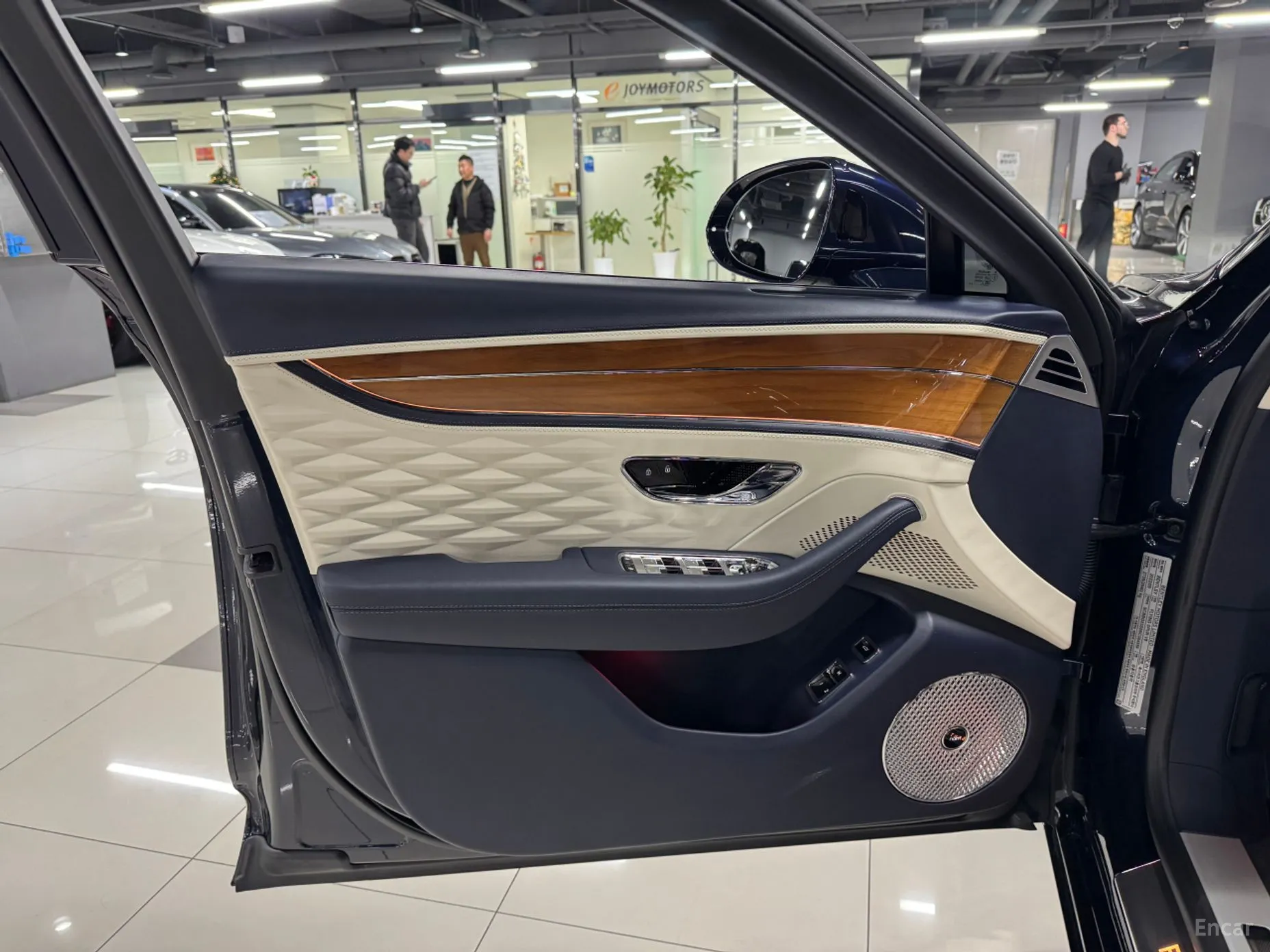 Bentley Flying Spur 3rd Generation превью 7