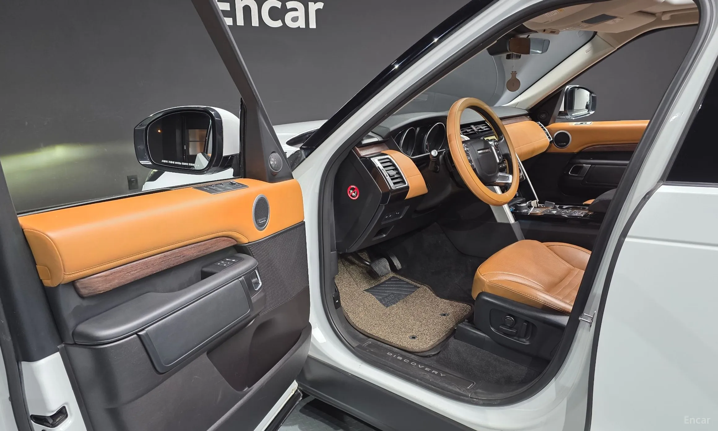 Land Rover Discovery 5 превью 10