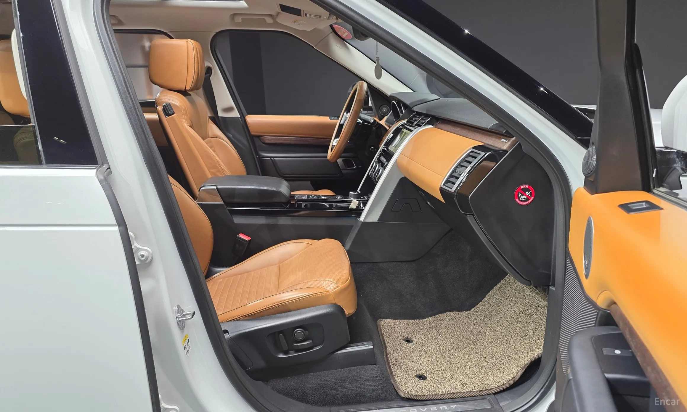 Land Rover Discovery 5 превью 11