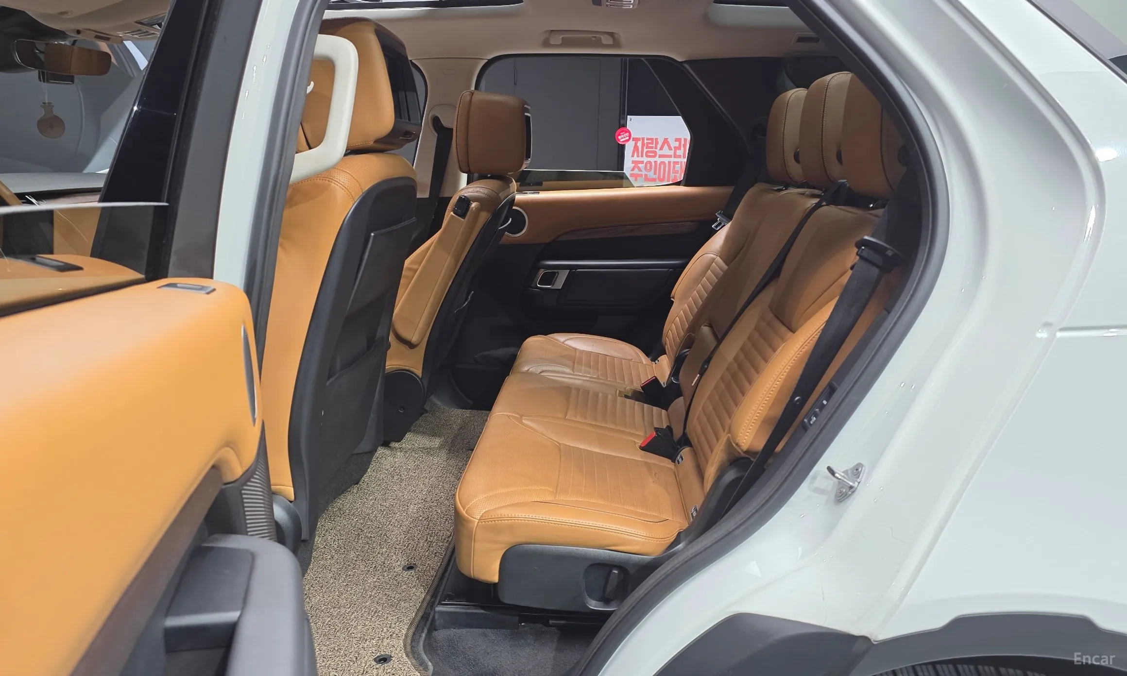 Land Rover Discovery 5 превью 12
