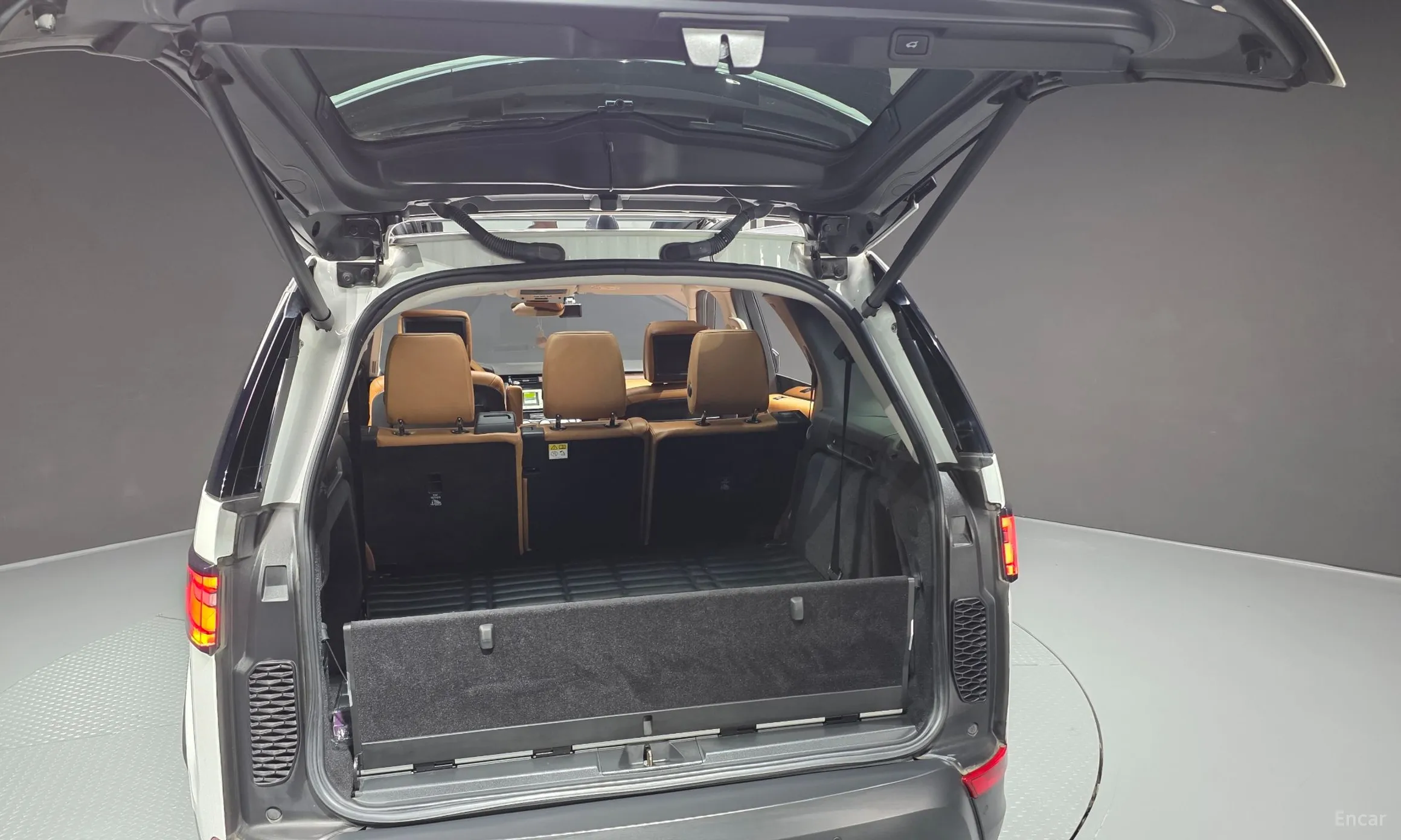 Land Rover Discovery 5 превью 20
