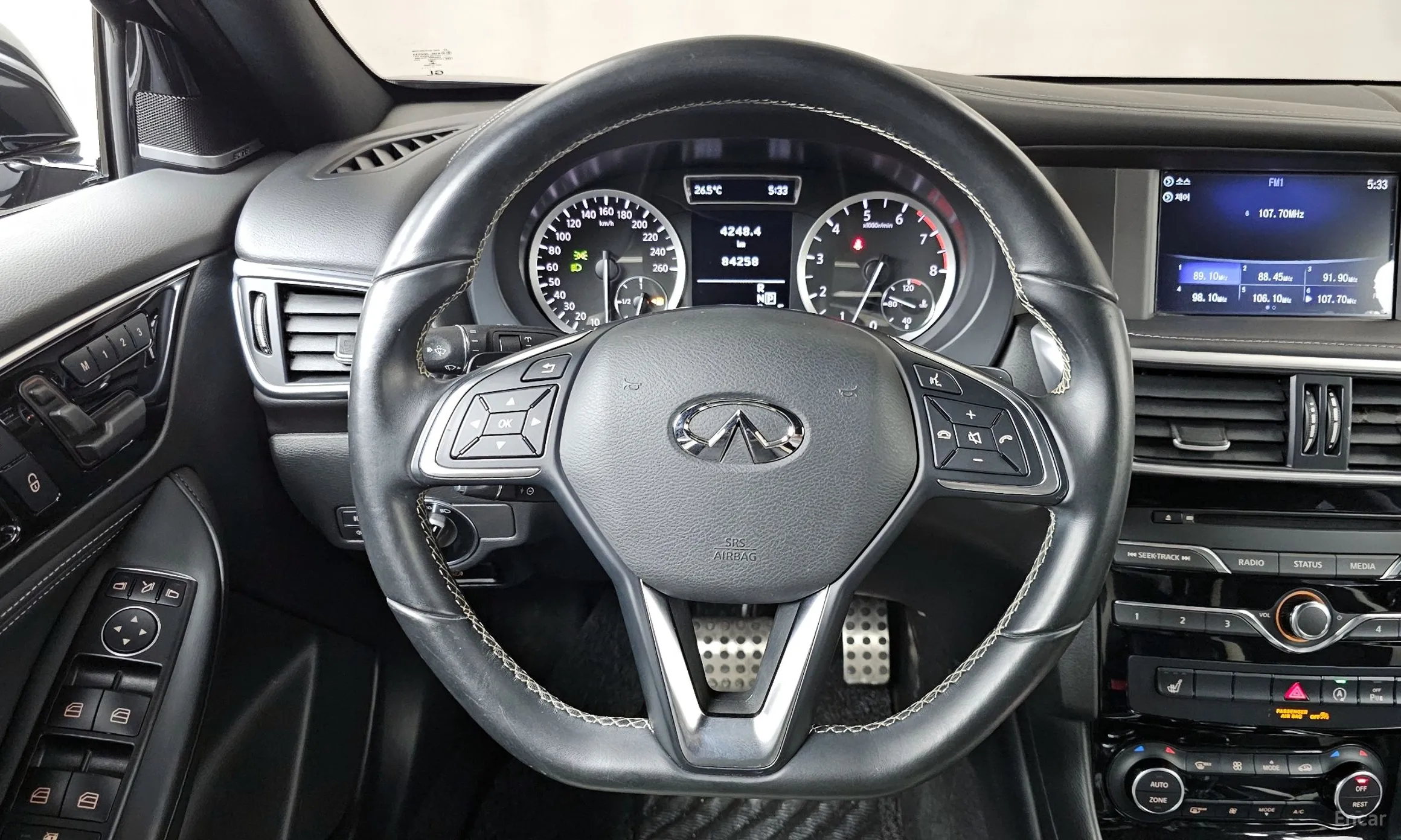 Infiniti Q30 превью 13