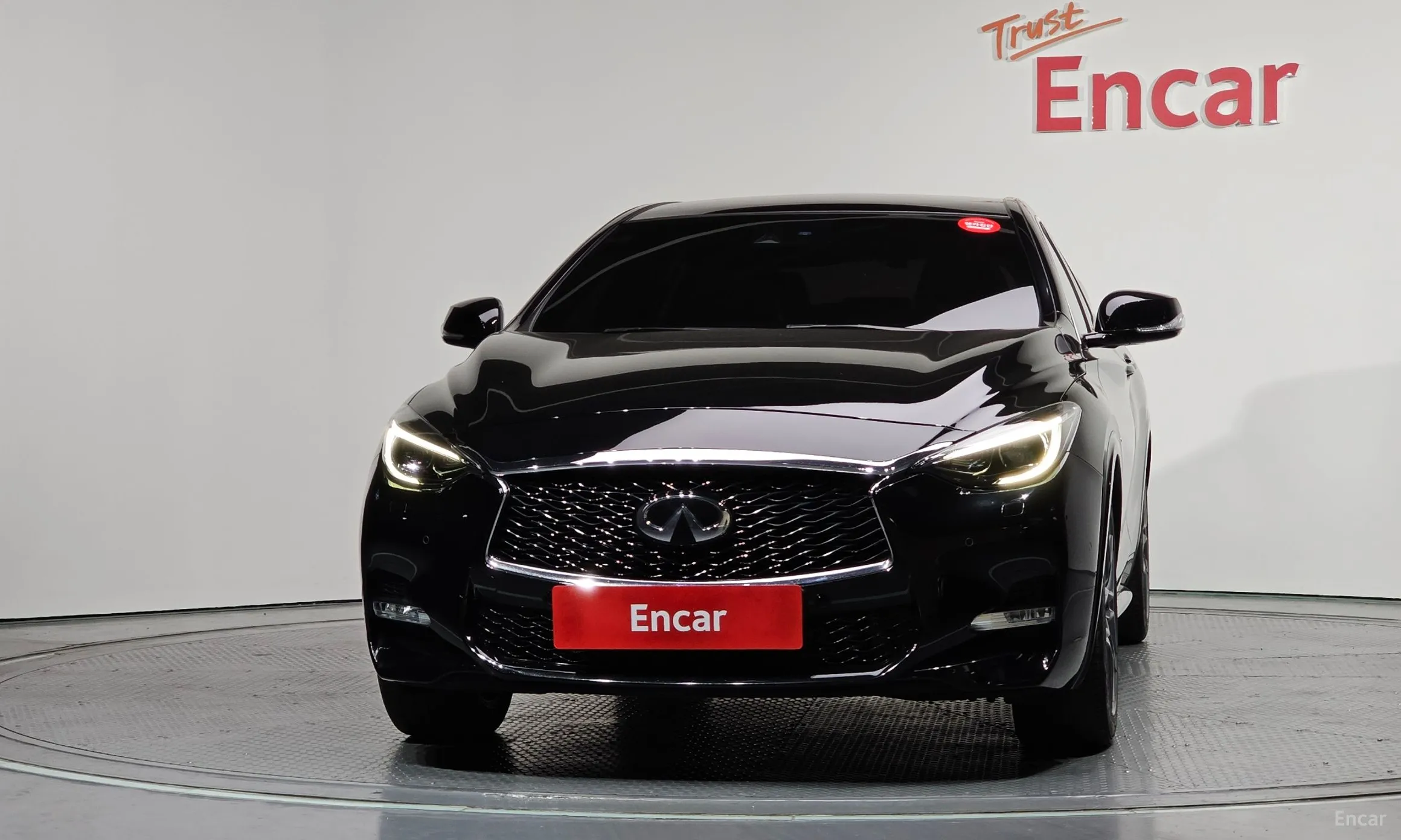 Infiniti Q30 превью 3