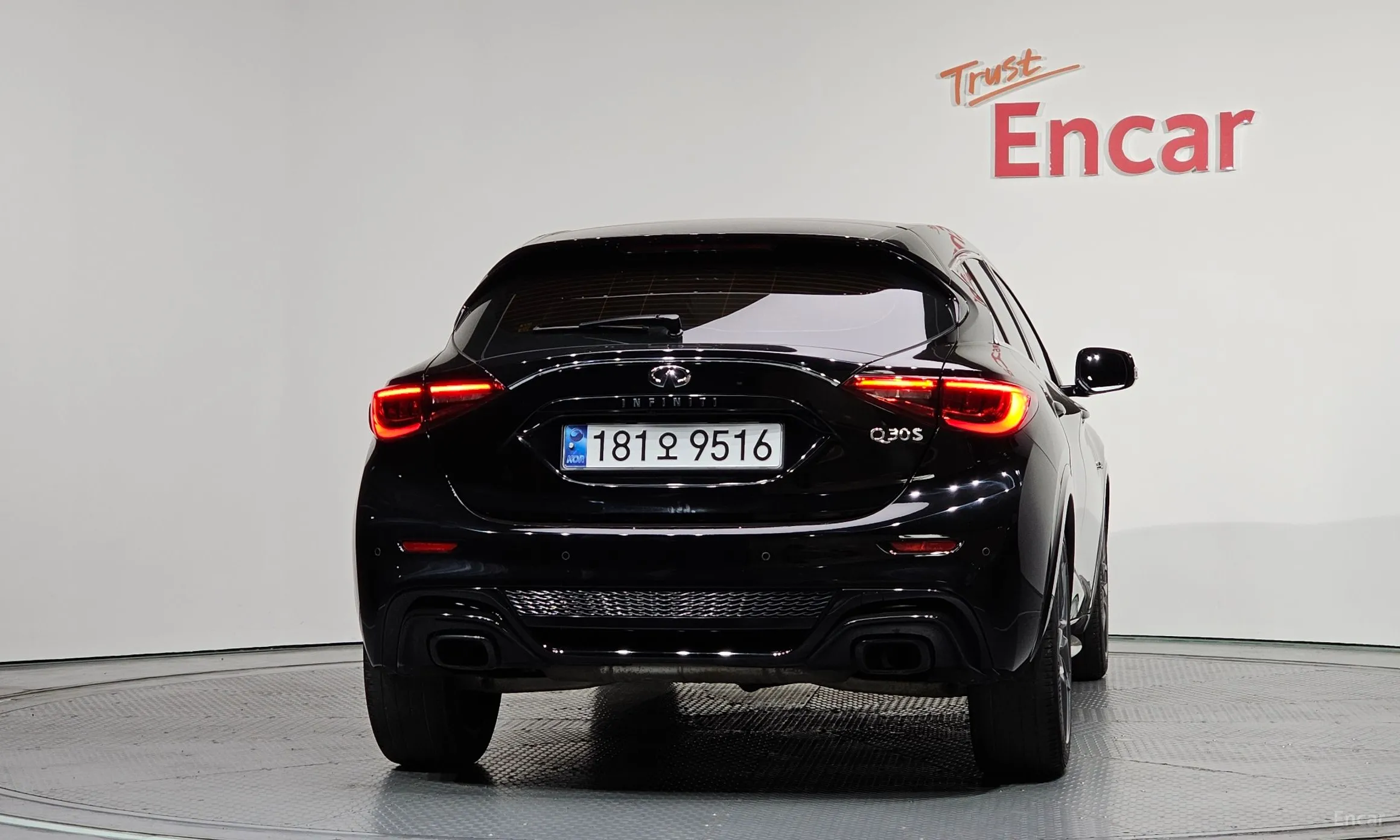 Infiniti Q30 превью 4