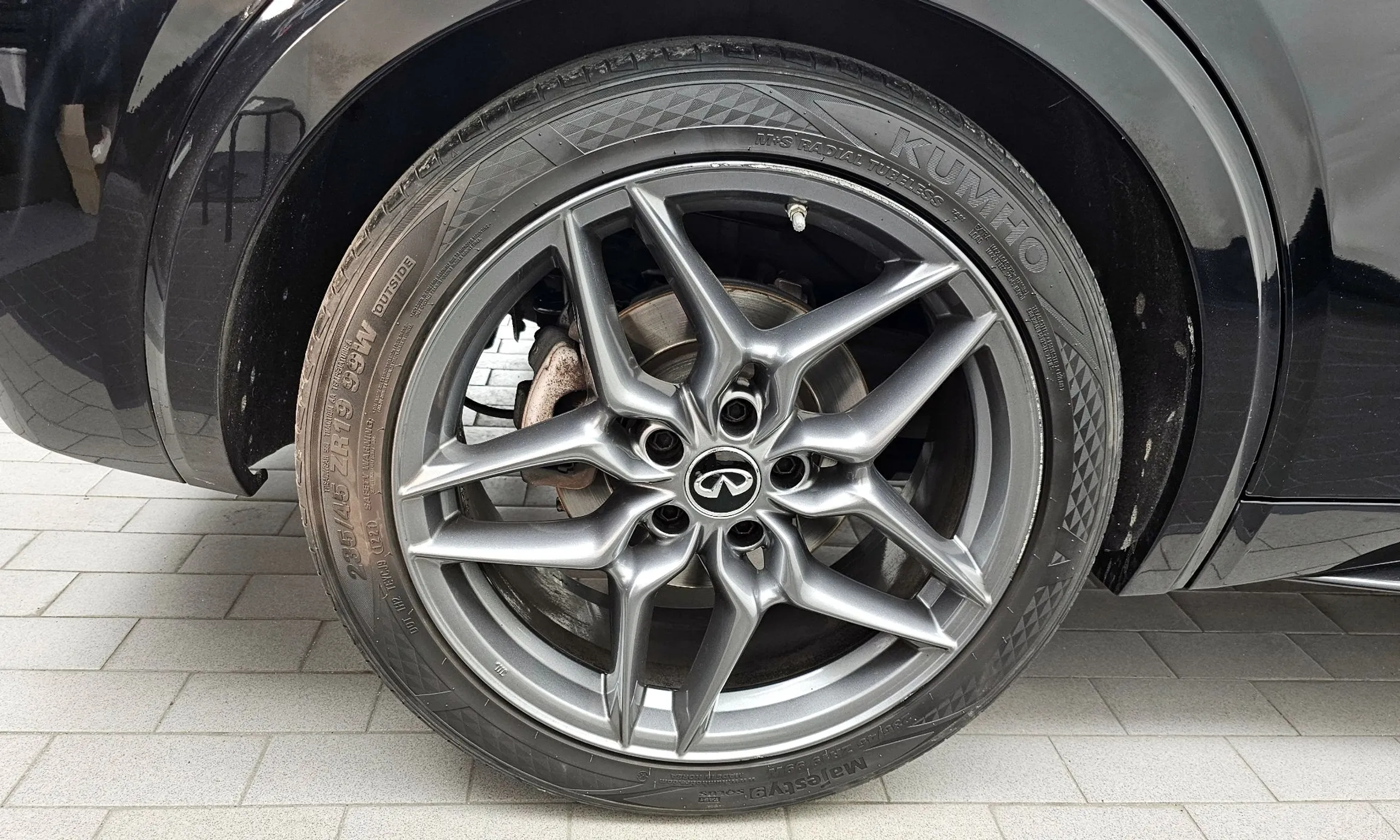 Infiniti Q30 превью 5