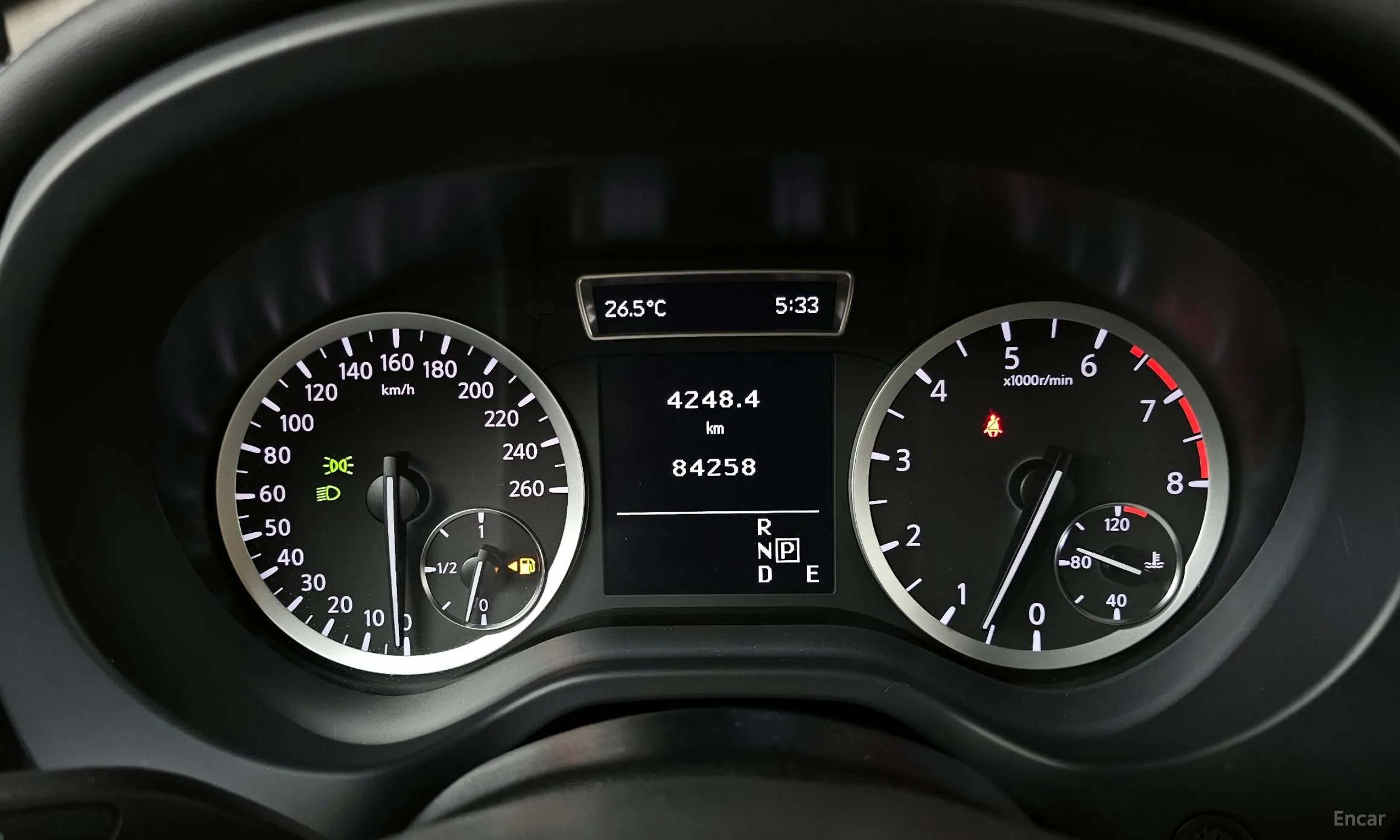 Infiniti Q30 превью 8