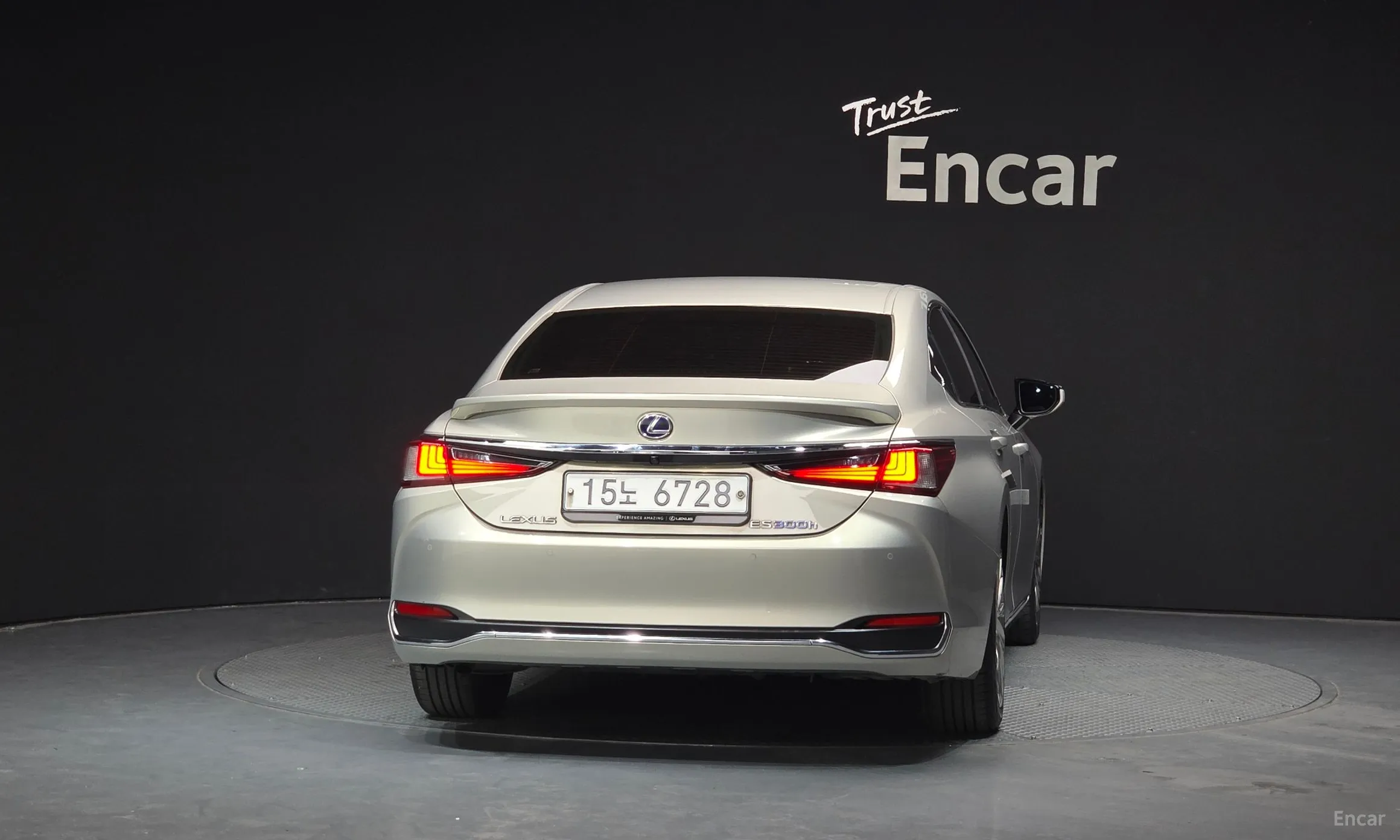 Lexus ES300h 7th Generation превью 4