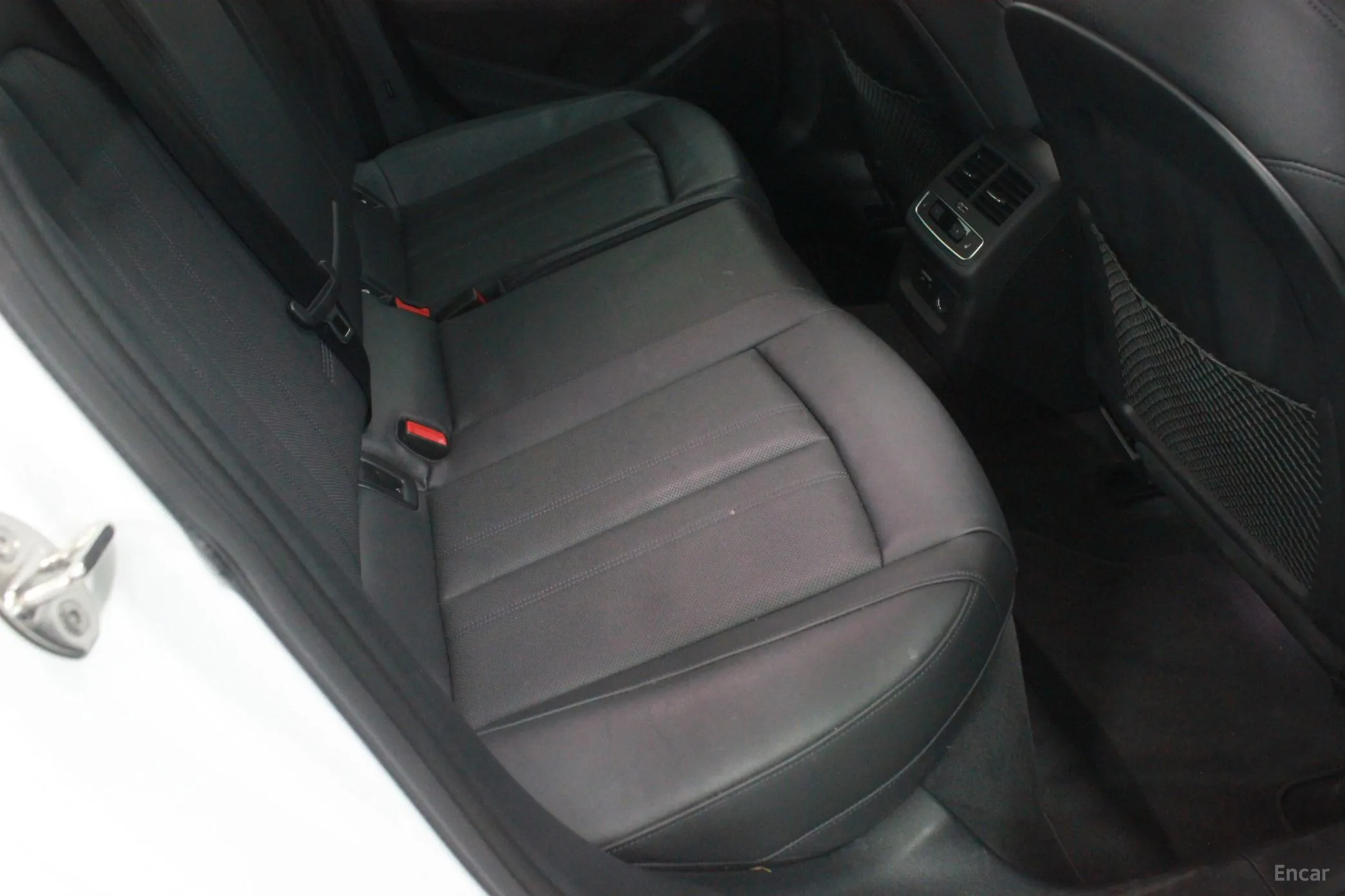 Audi A4 (B9) превью 18