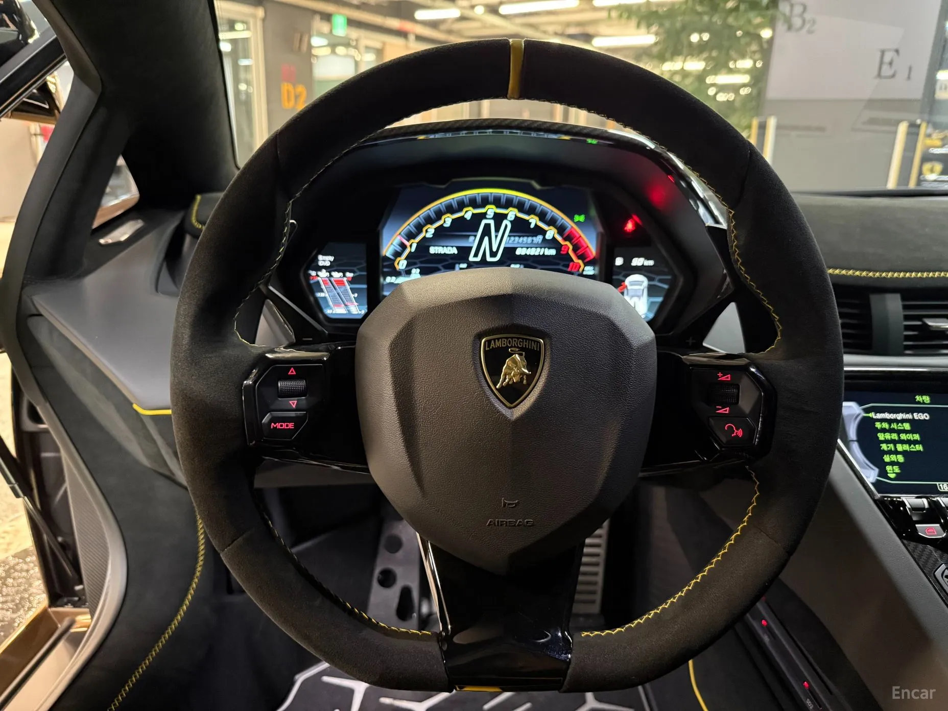Lamborghini Aventador превью 16