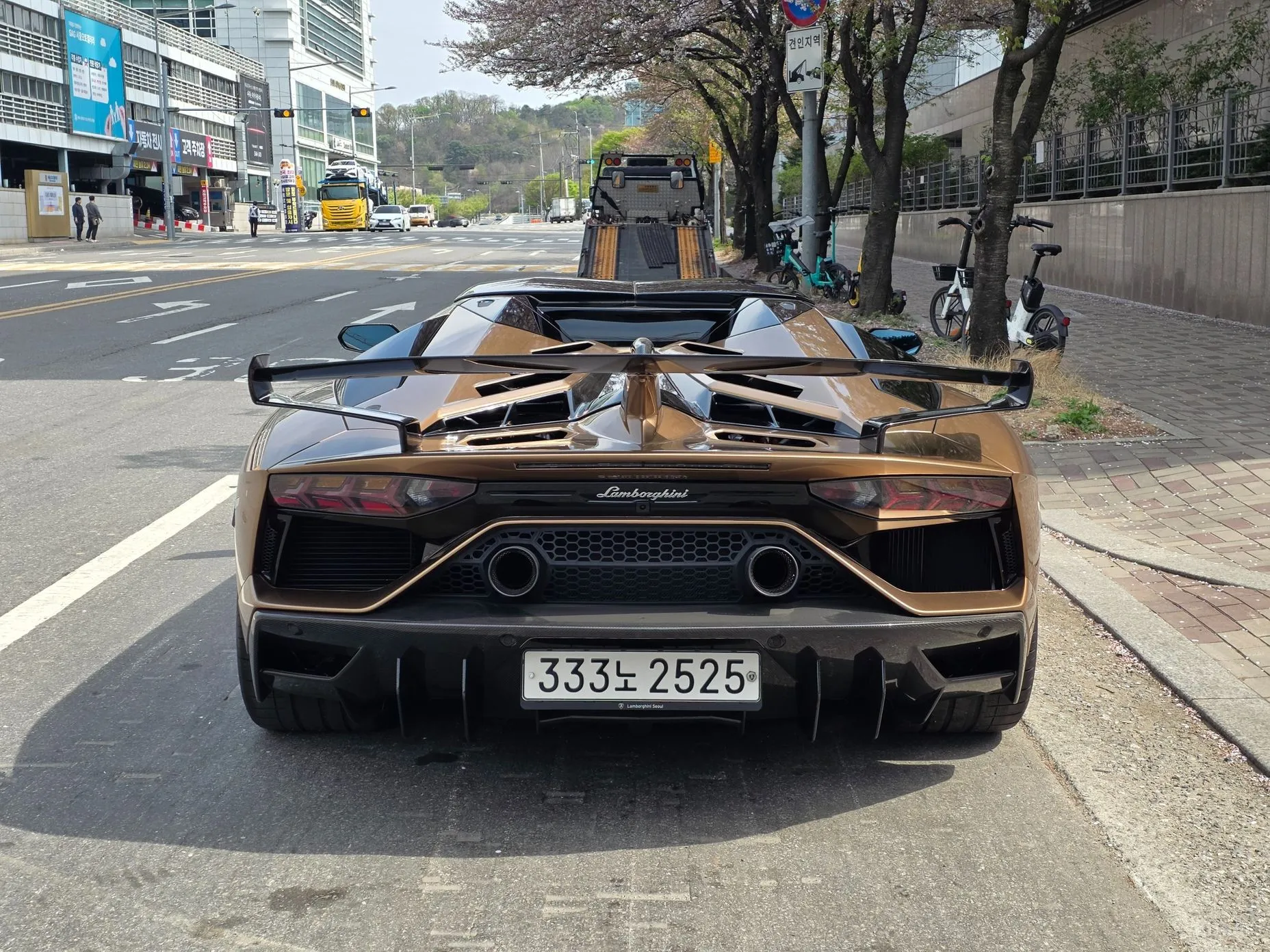 Lamborghini Aventador превью 4