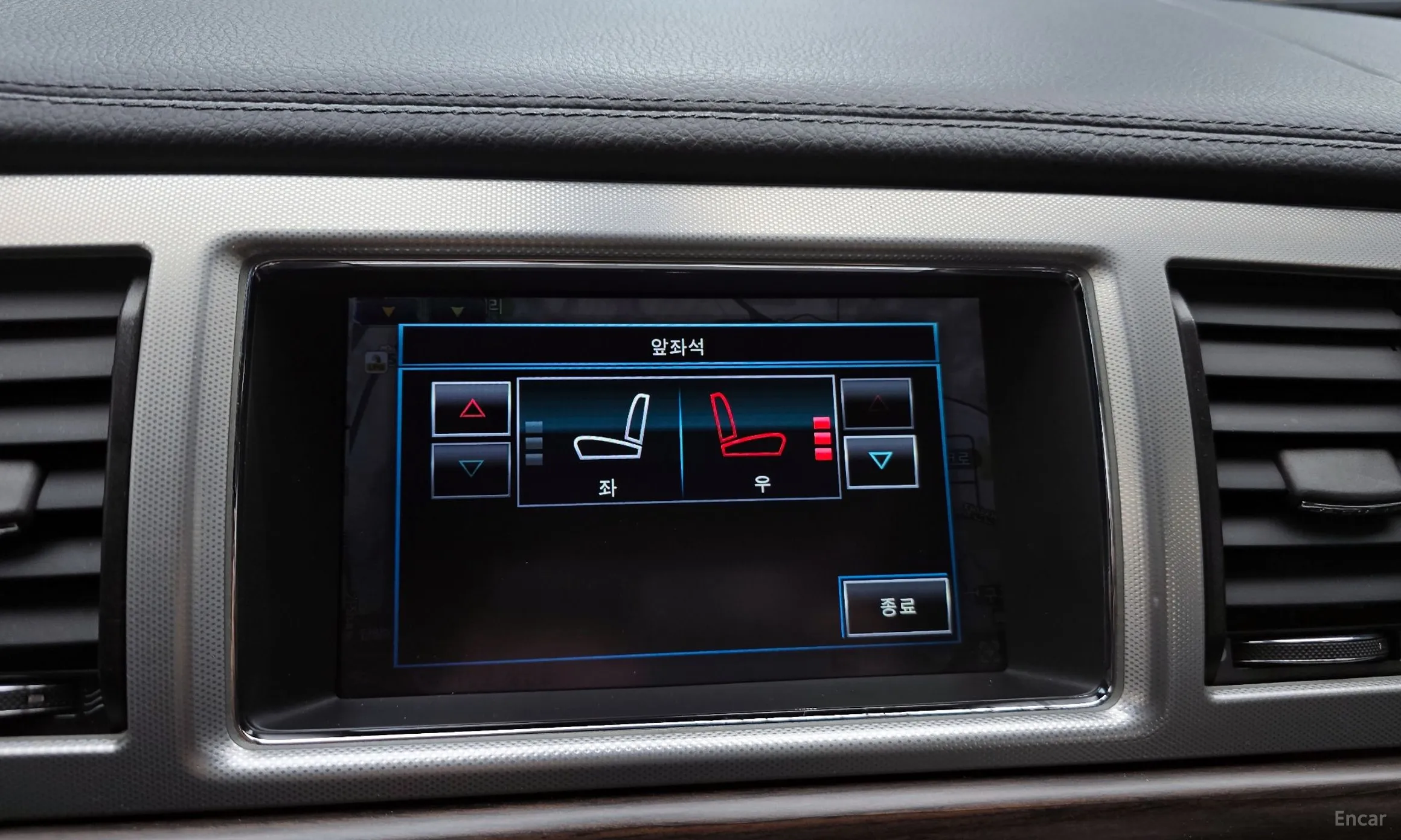 Jaguar New XF превью 17