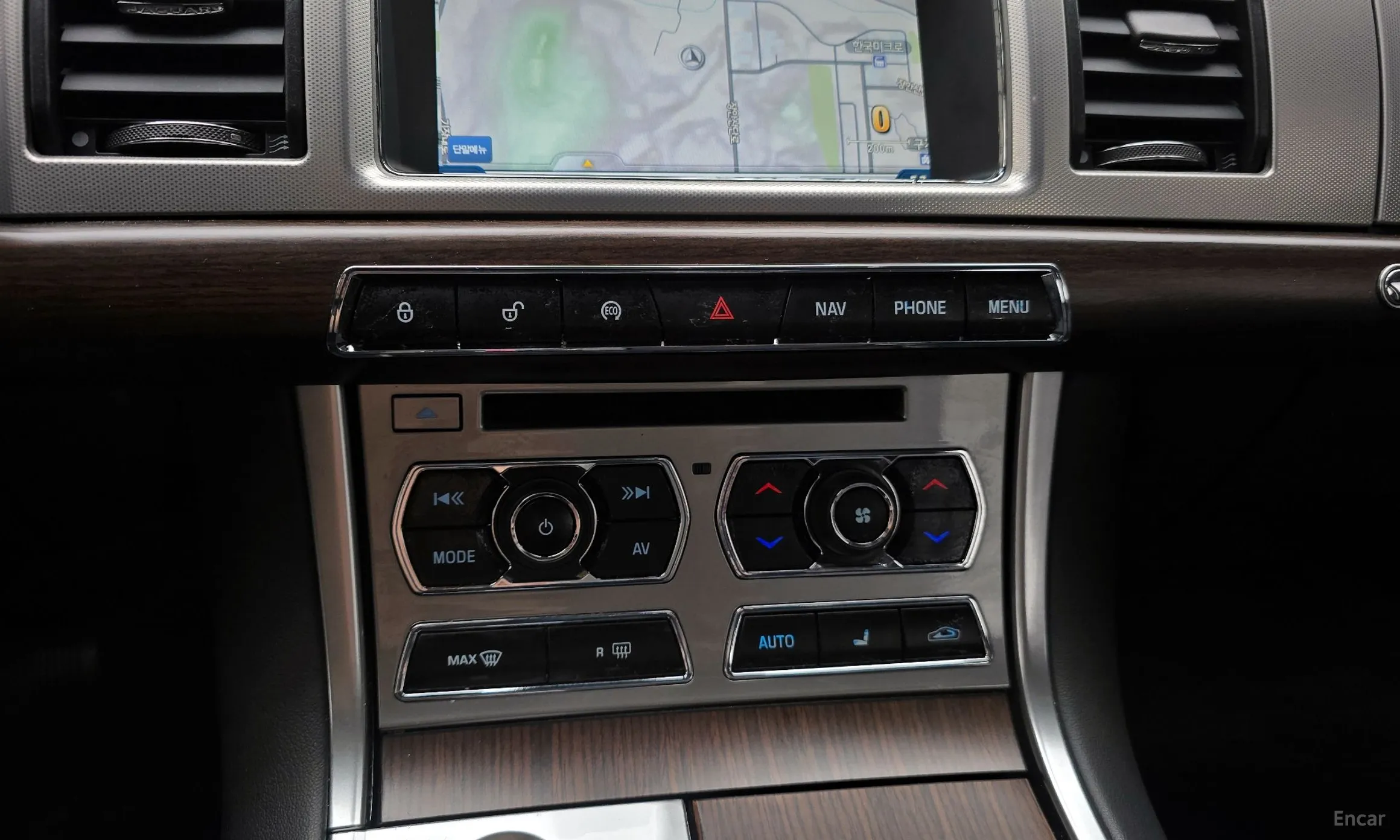 Jaguar New XF превью 18