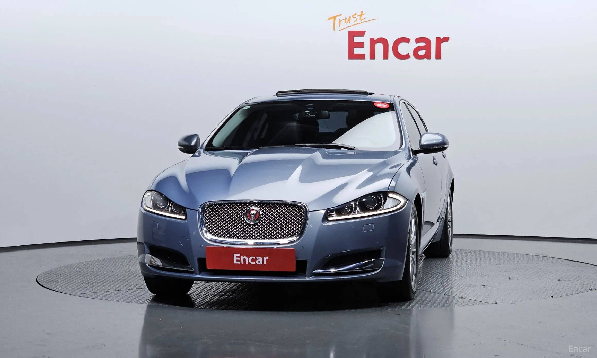 Jaguar New XF превью 3