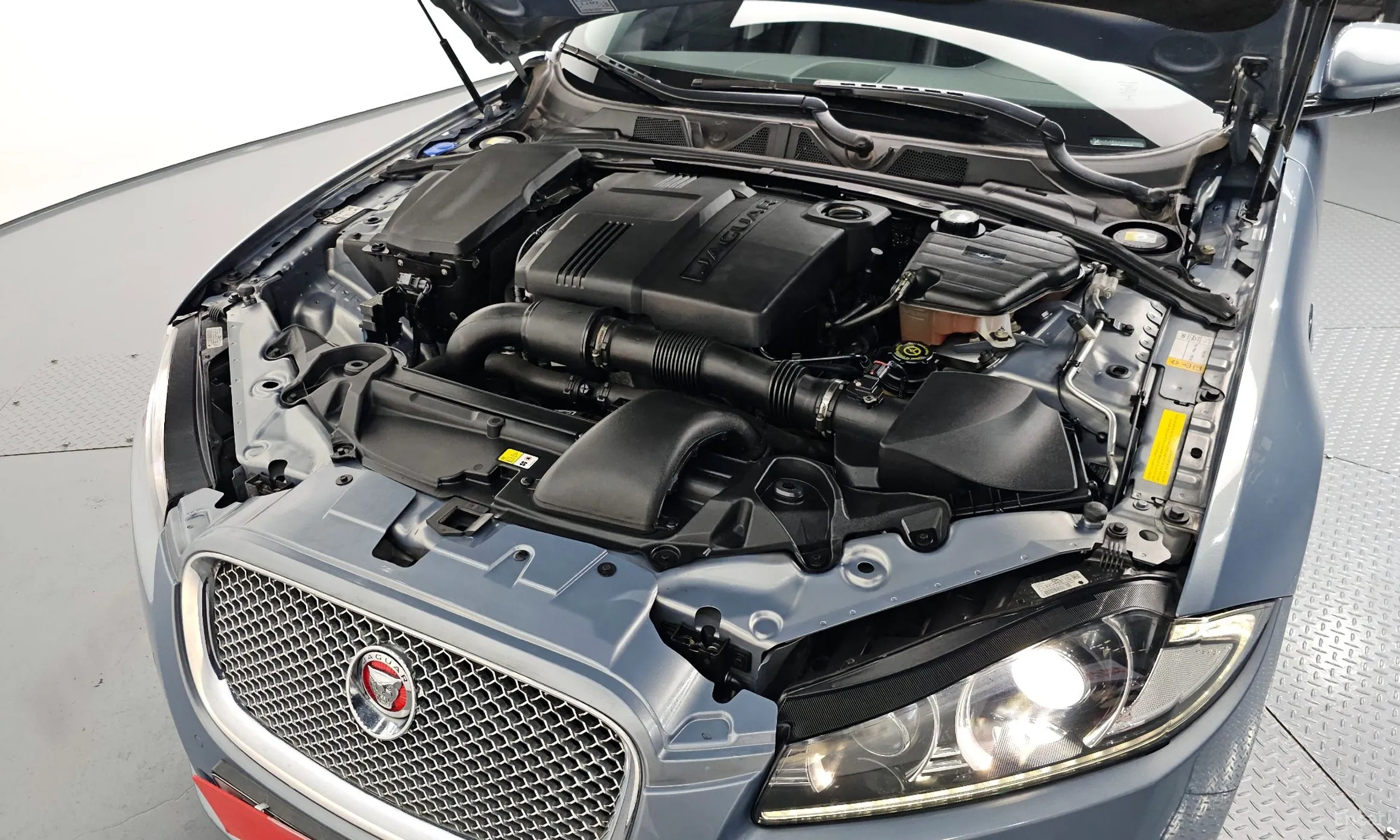Jaguar New XF превью 6