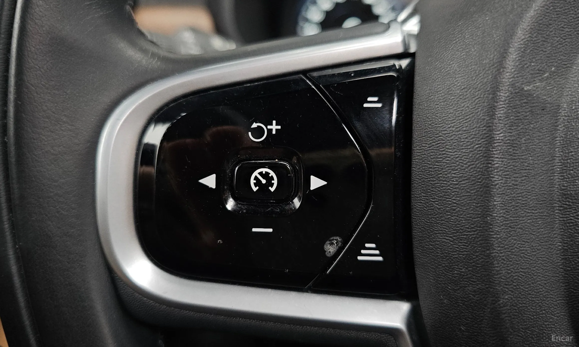 Volvo S90 превью 17
