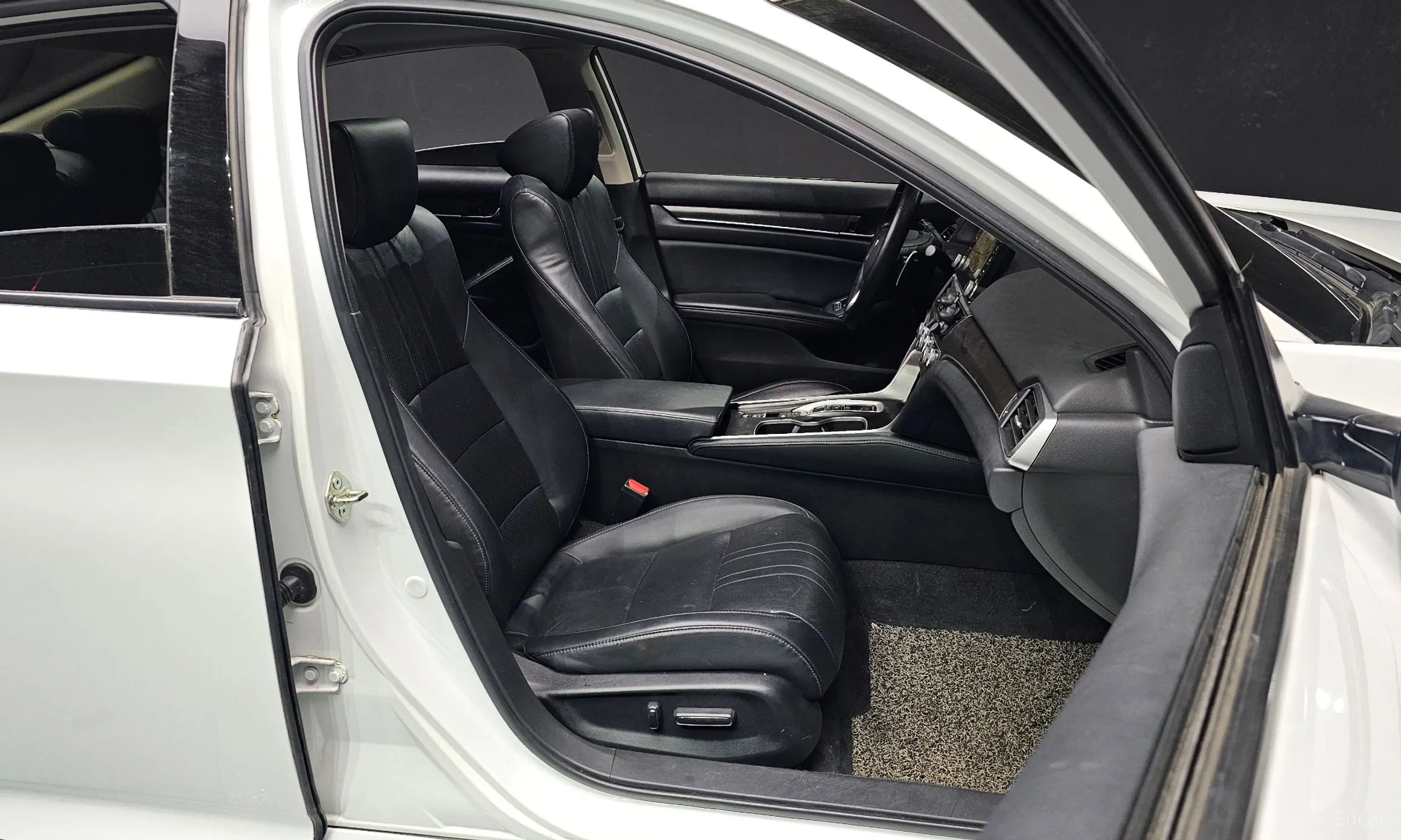 Honda Accord 10th Generation превью 12