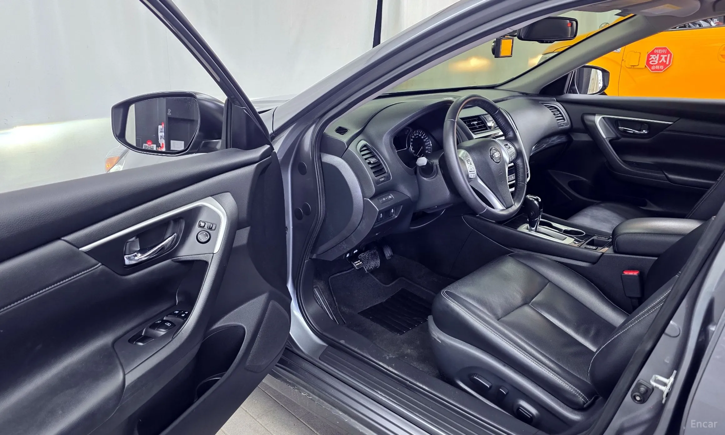 Nissan Altima превью 10