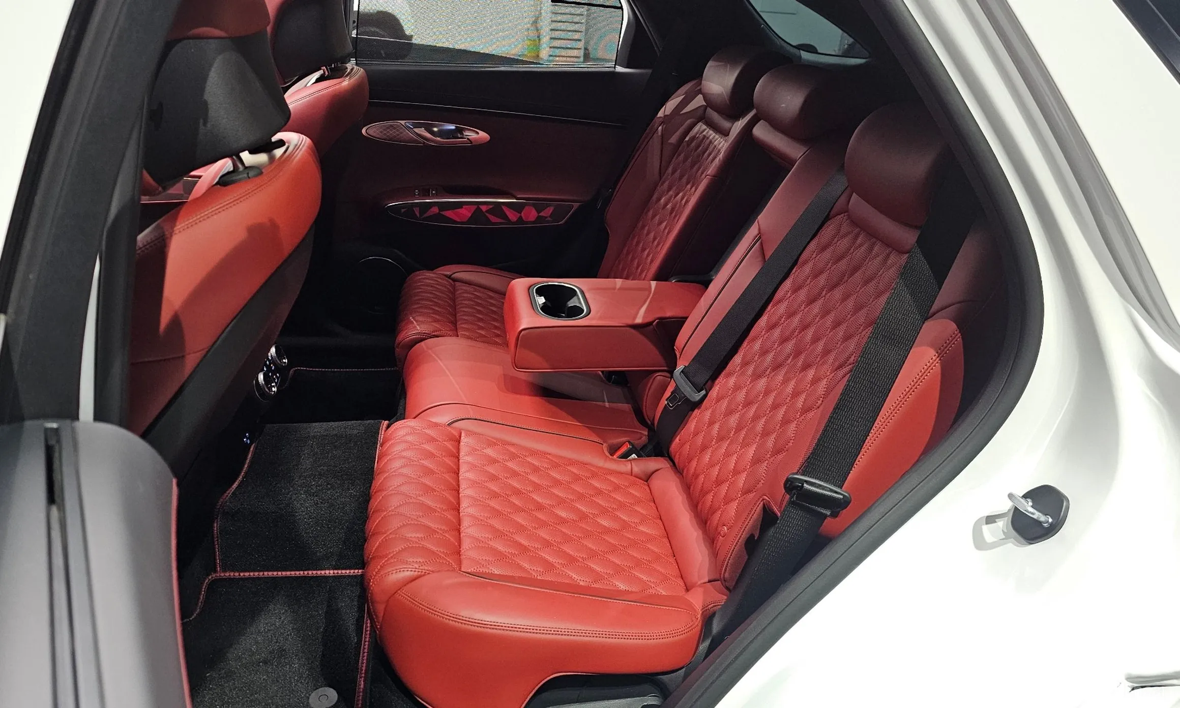 Genesis GV70 превью 11