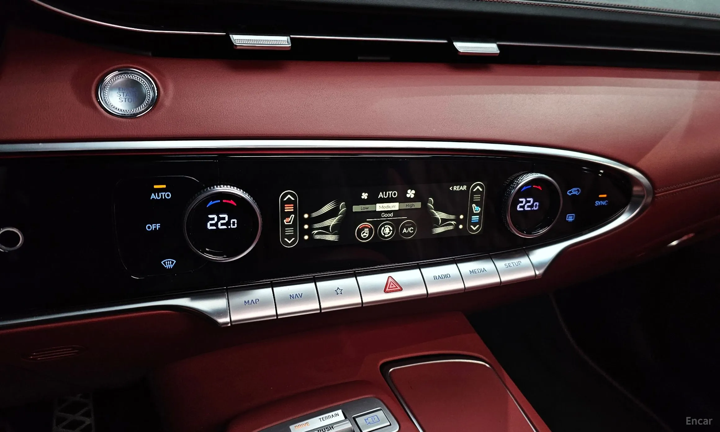 Genesis GV70 превью 20