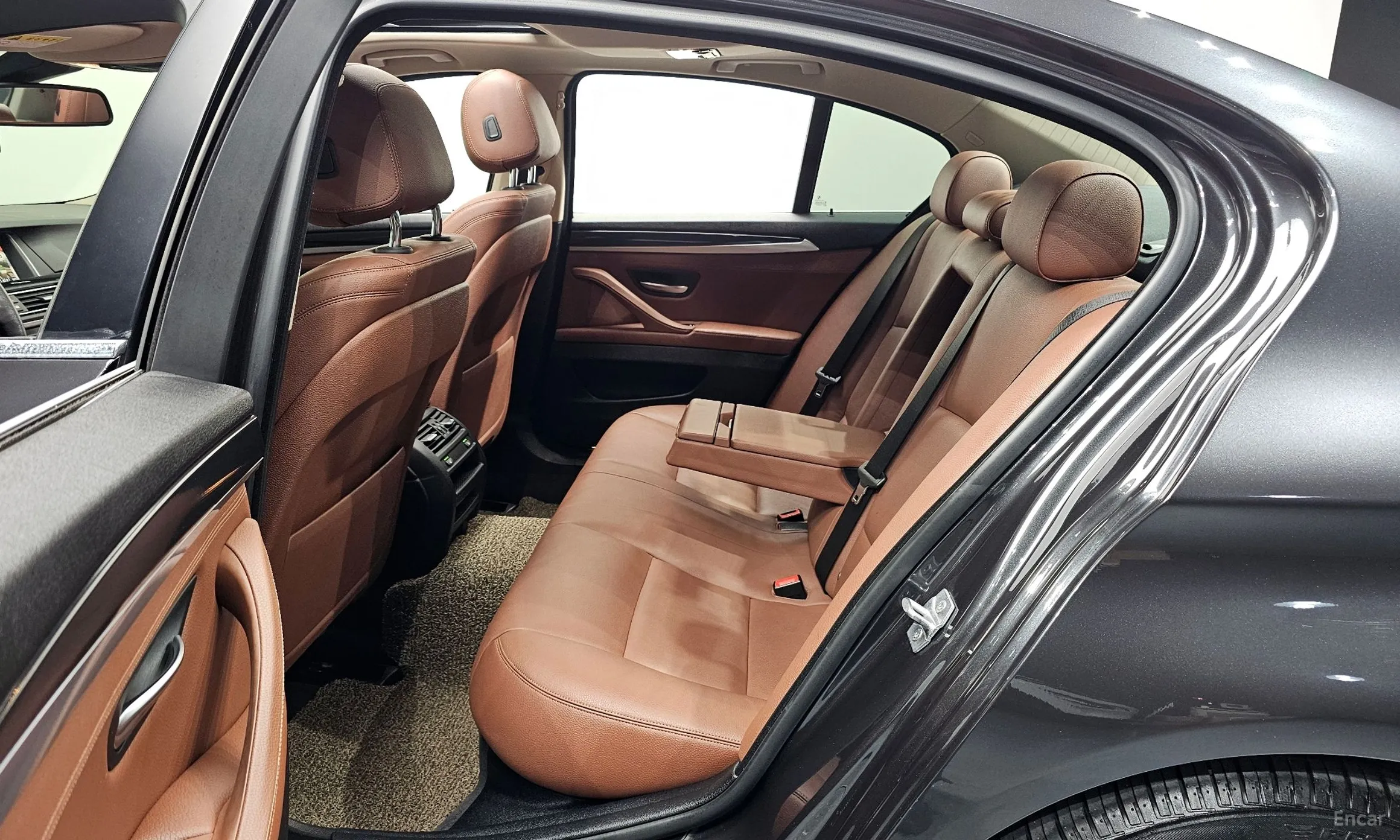 BMW 5 Series (F10) превью 11