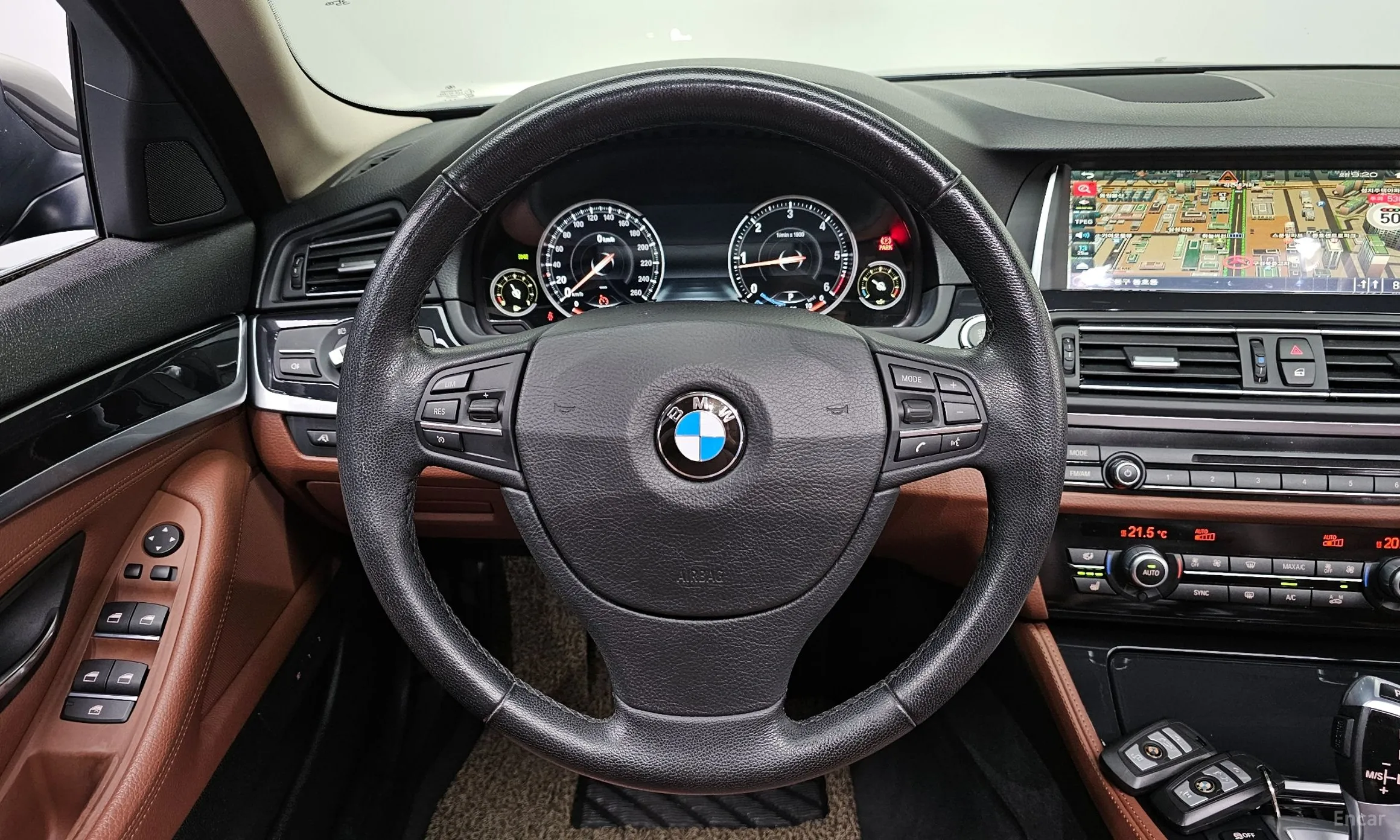 BMW 5 Series (F10) превью 12