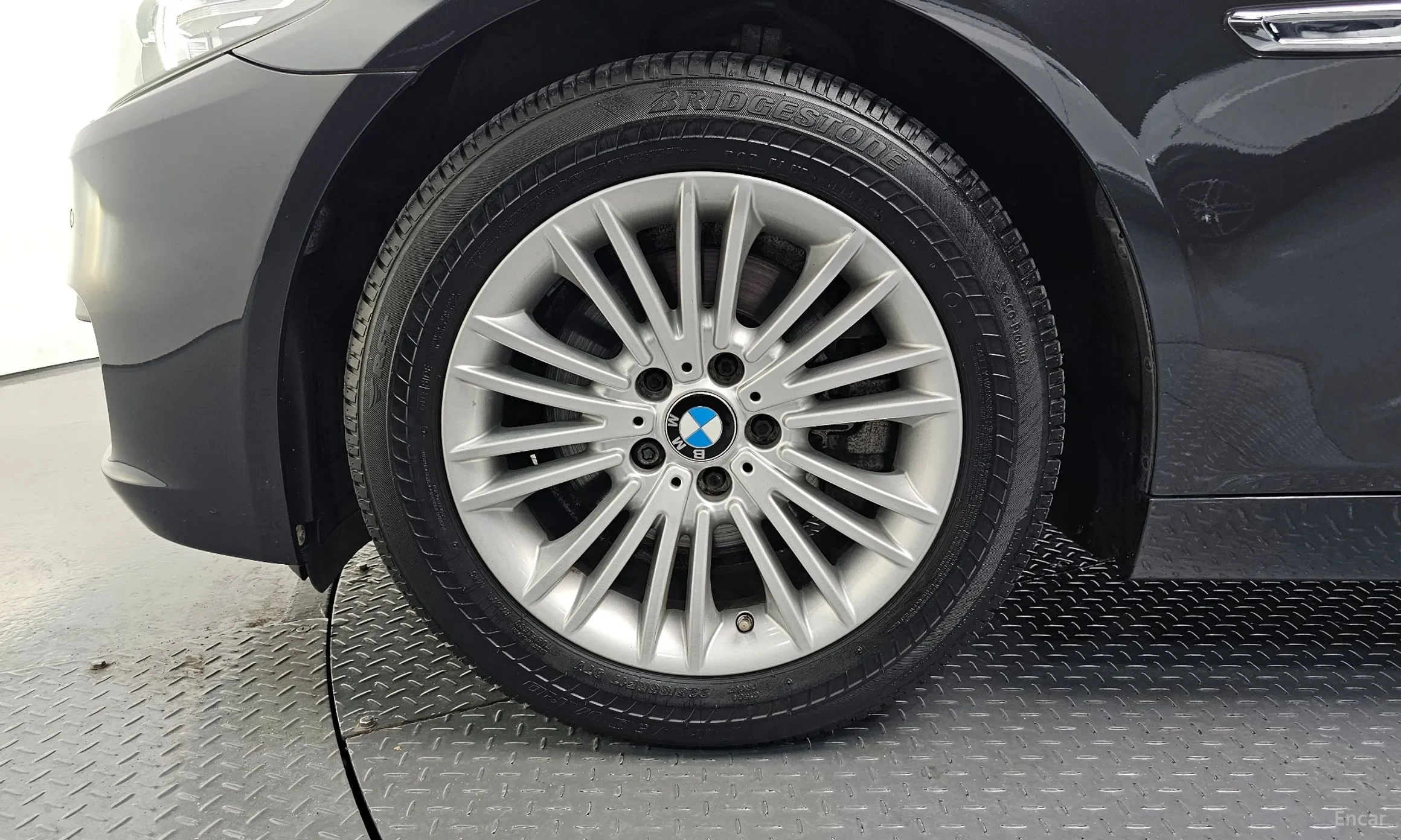 BMW 5 Series (F10) превью 5