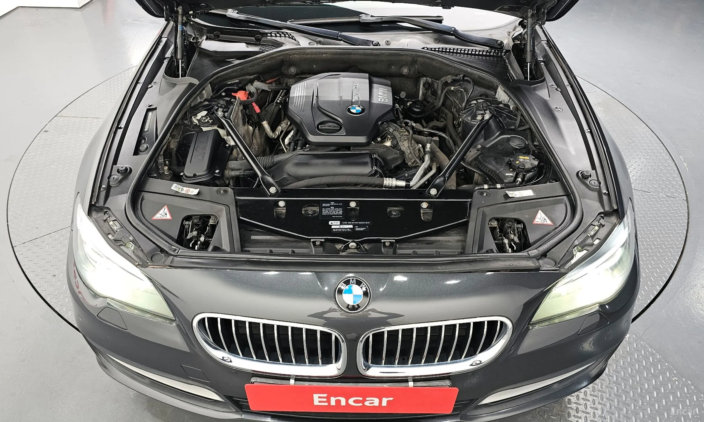 BMW 5 Series (F10) превью 6