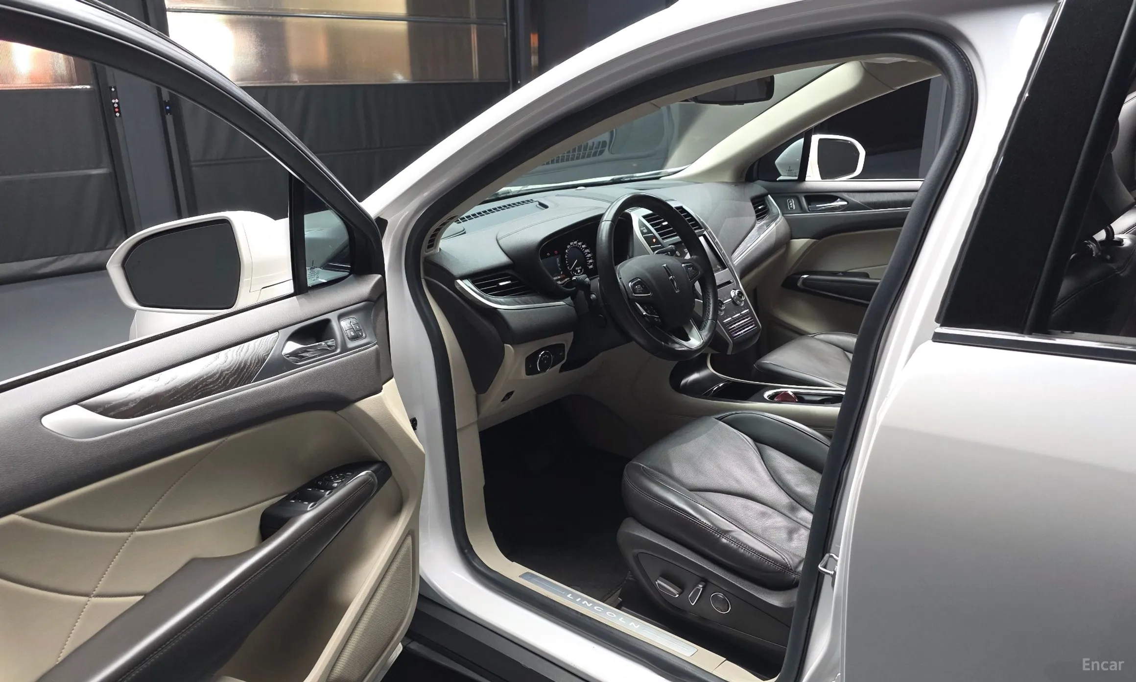 Lincoln MKC превью 10