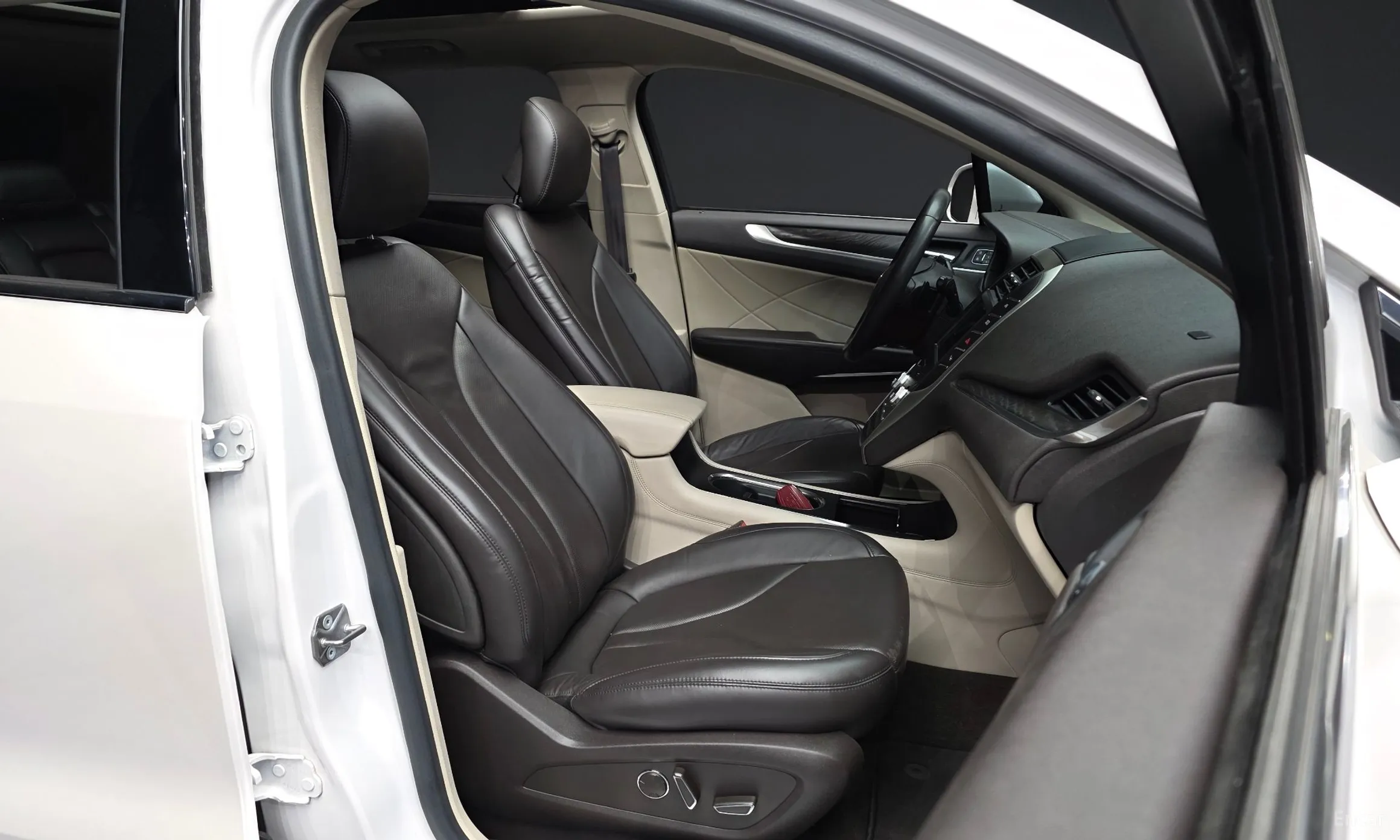 Lincoln MKC превью 11