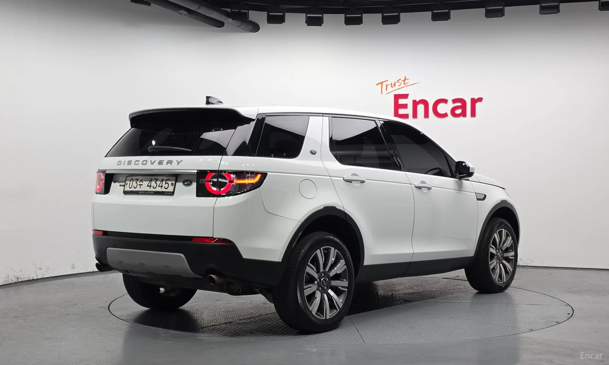 Land Rover Discovery Sports превью 2